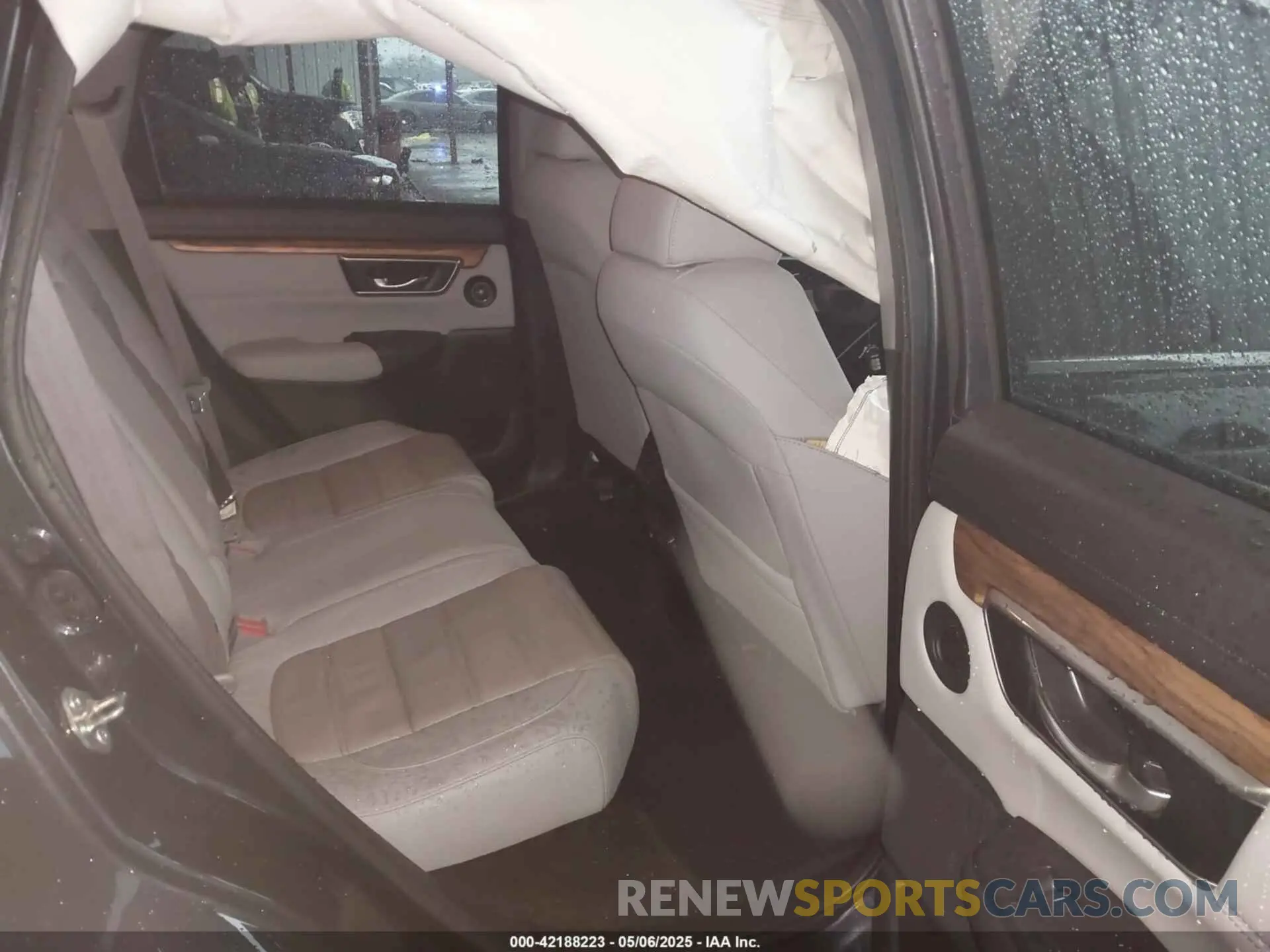 8 Photograph of a damaged car 5J6RW1H88KA046723 HONDA CR-V 2019