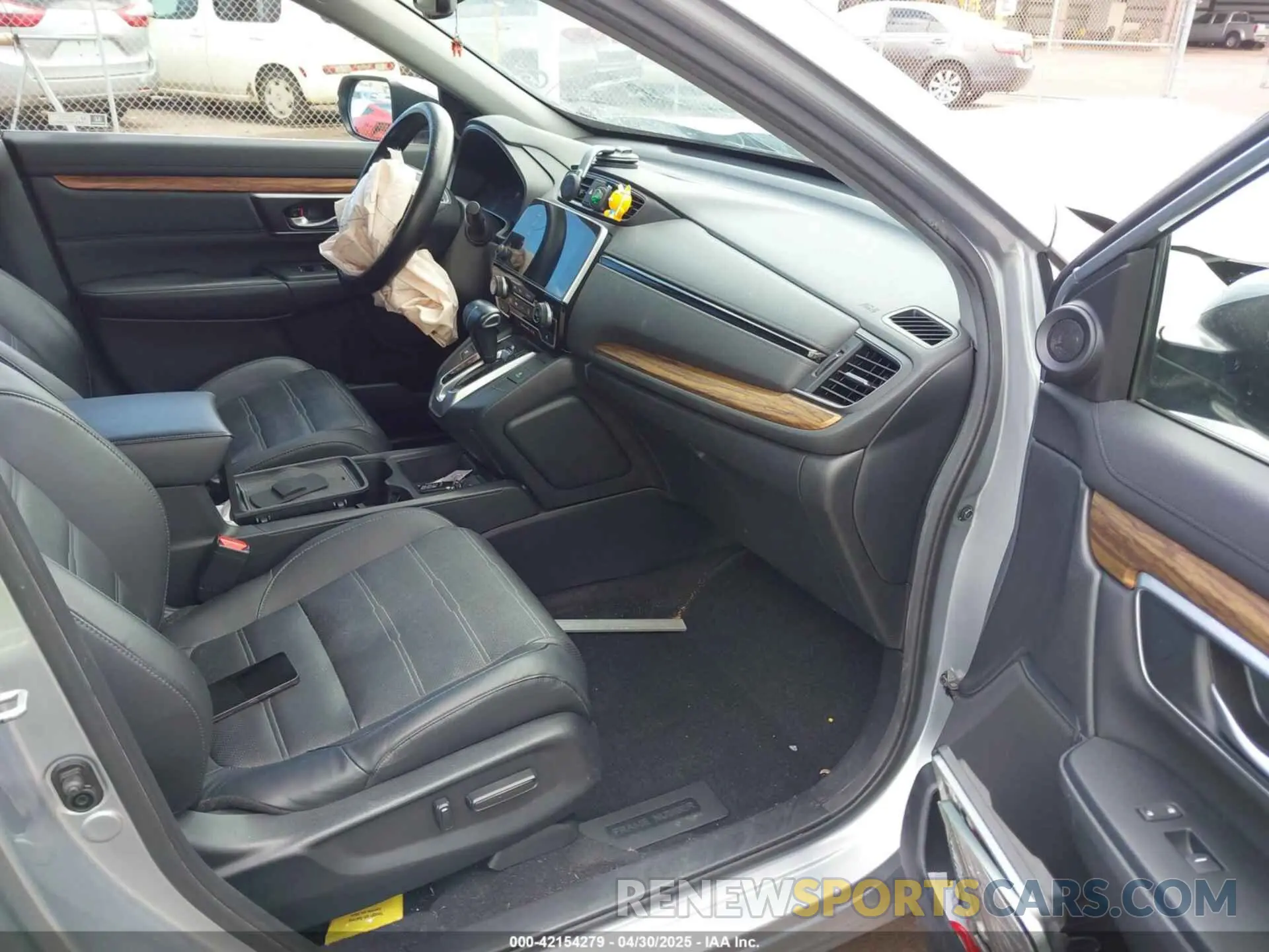 5 Photograph of a damaged car 5J6RW1H89KA046228 HONDA CR-V 2019