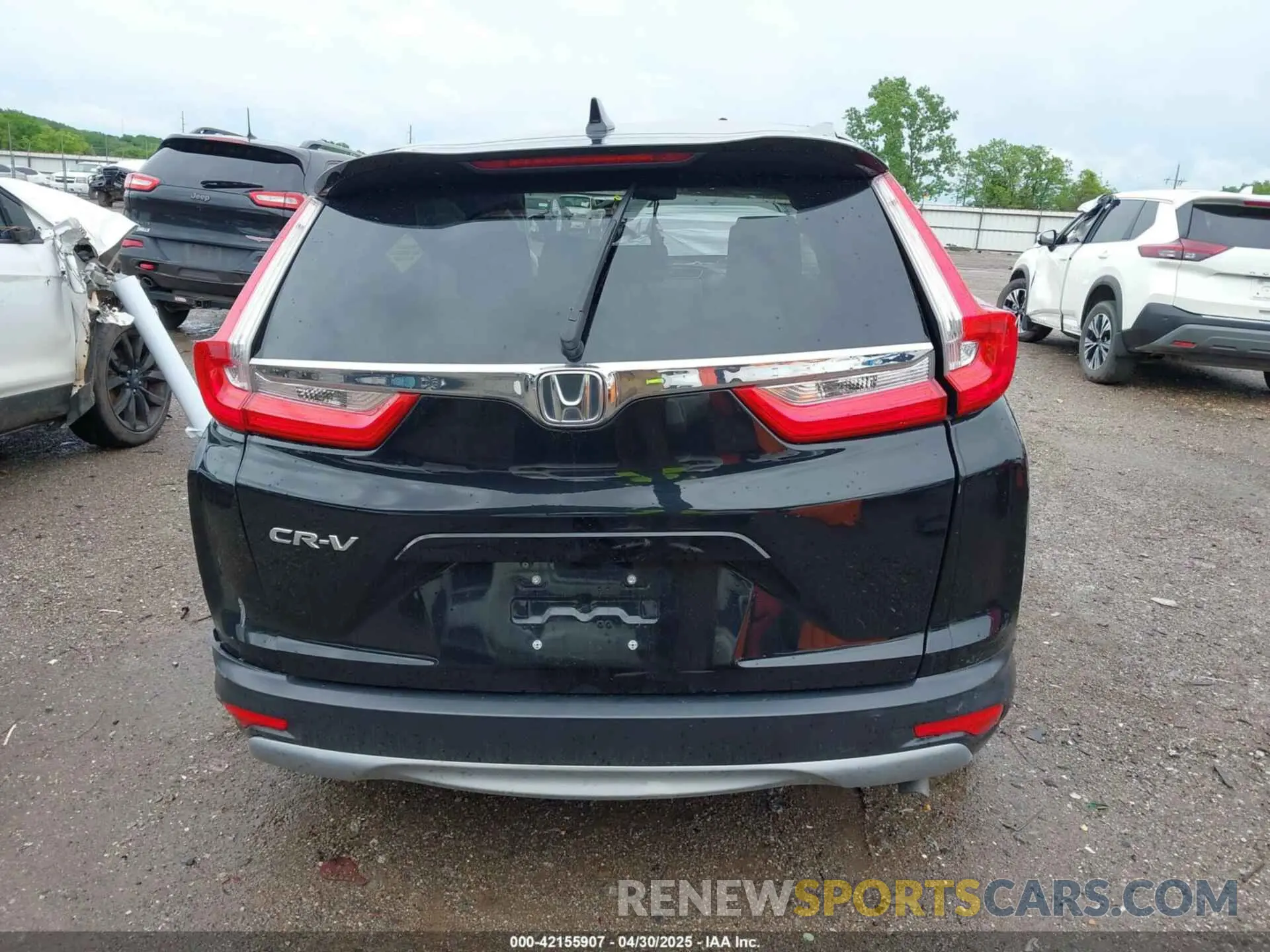 17 Photograph of a damaged car 5J6RW1H8XKA001475 HONDA CR-V 2019