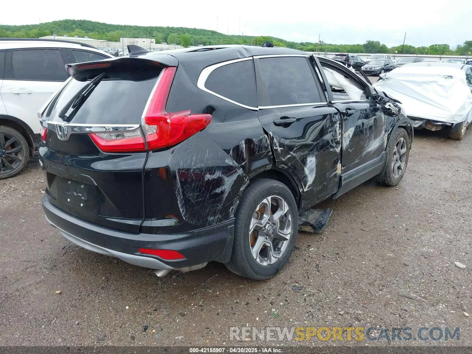 4 Photograph of a damaged car 5J6RW1H8XKA001475 HONDA CR-V 2019
