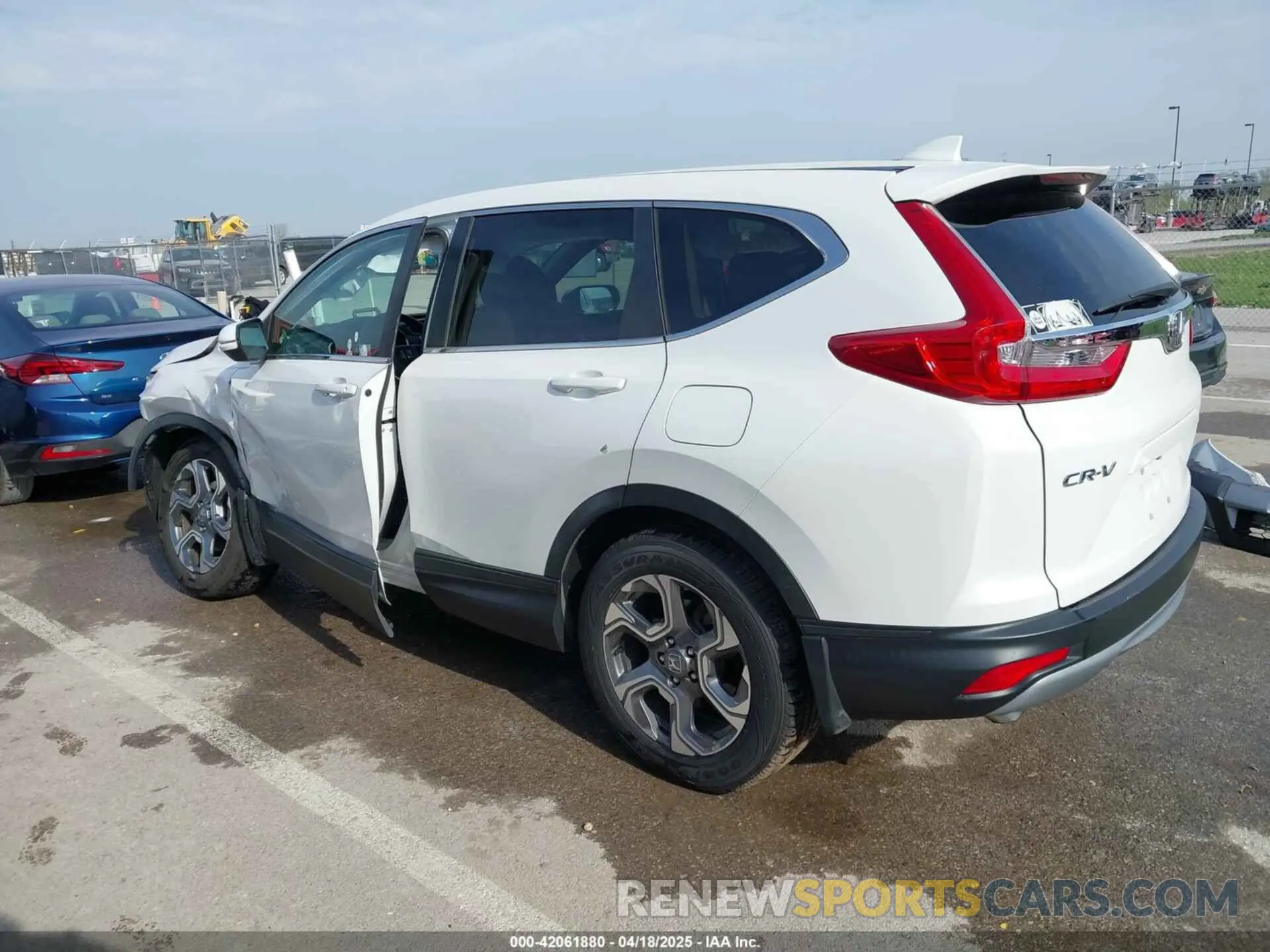 14 Photograph of a damaged car 5J6RW2H50KA004428 HONDA CR-V 2019