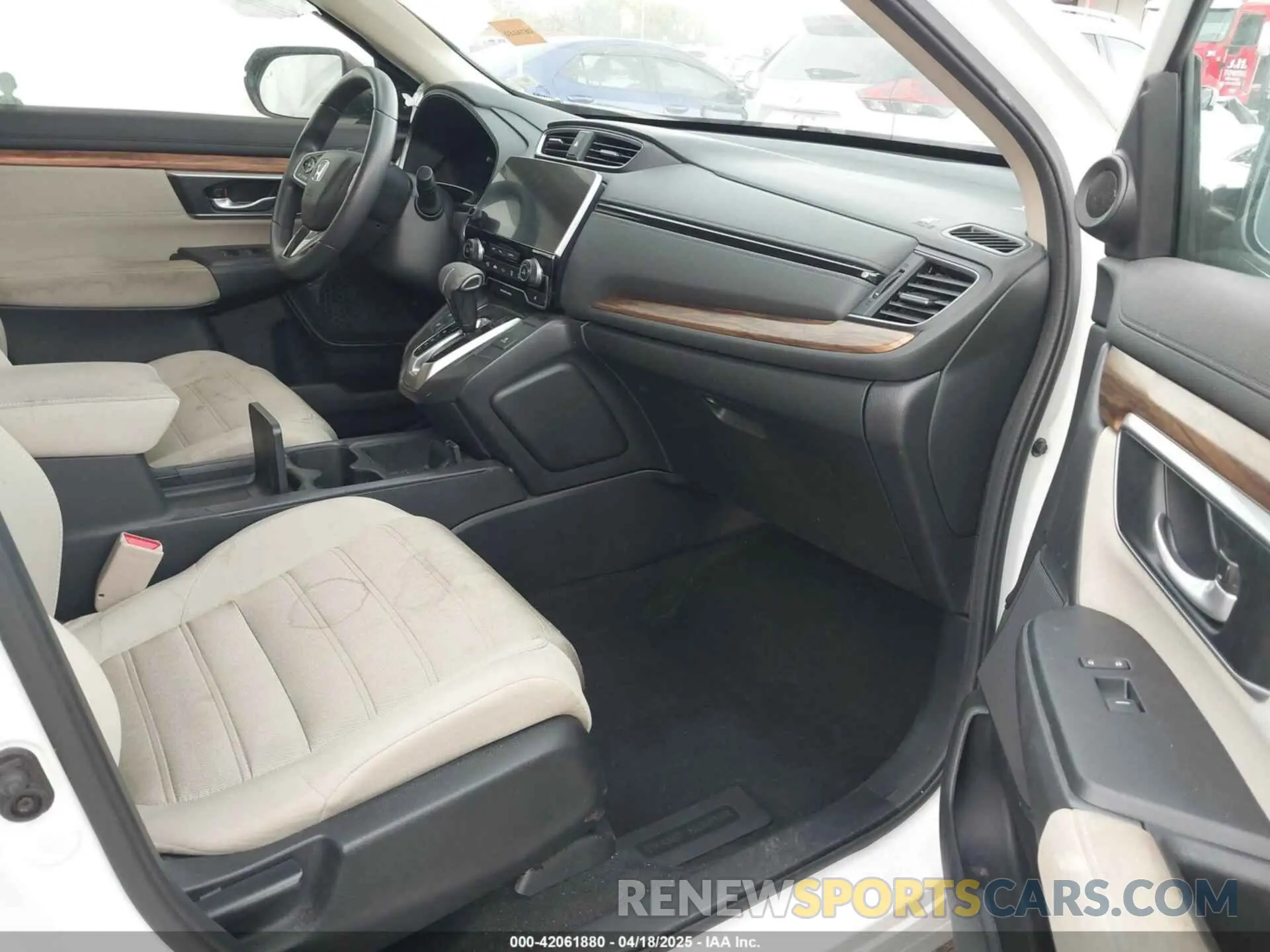 5 Photograph of a damaged car 5J6RW2H50KA004428 HONDA CR-V 2019
