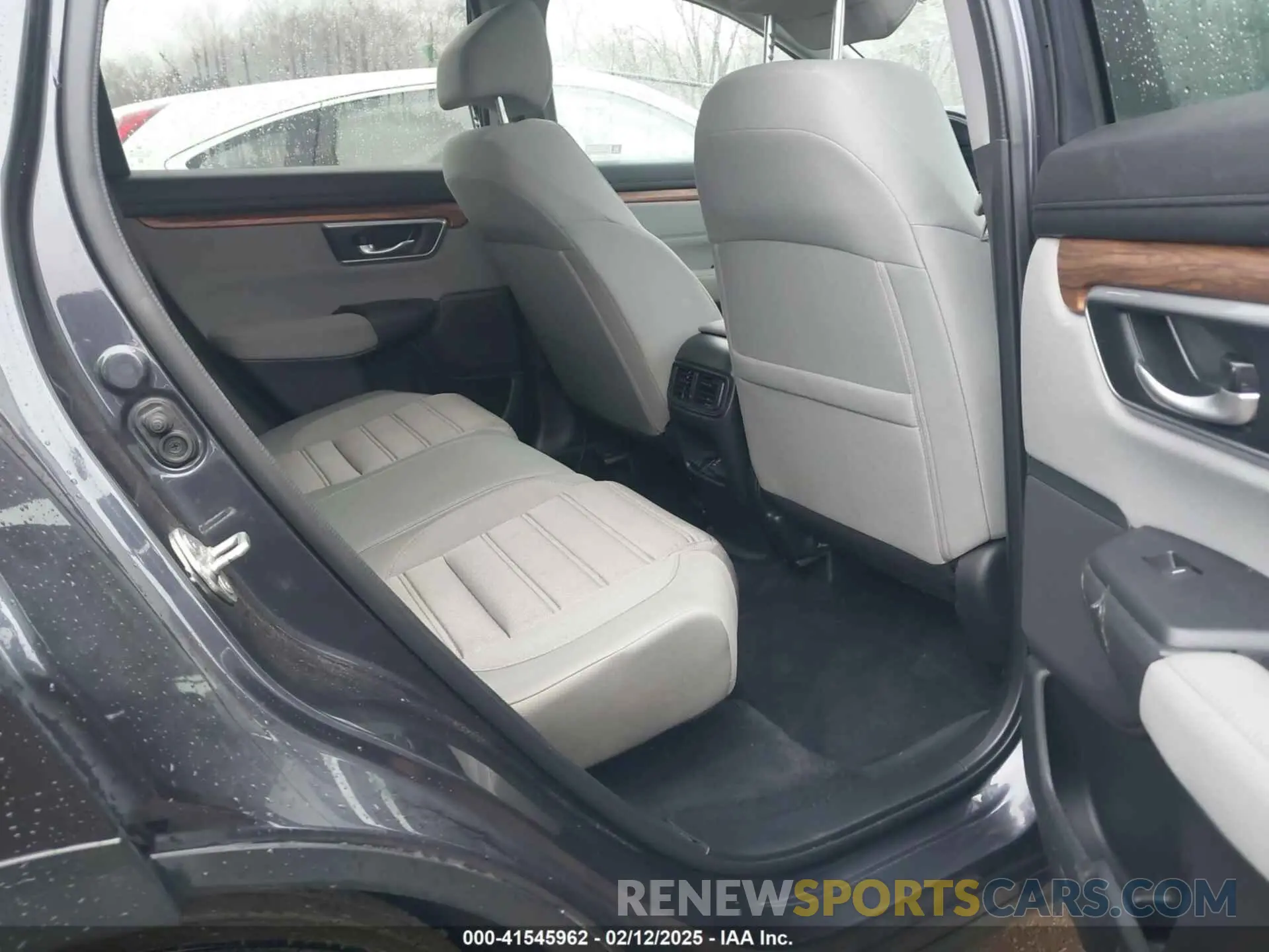 8 Photograph of a damaged car 5J6RW2H50KA011430 HONDA CR-V 2019