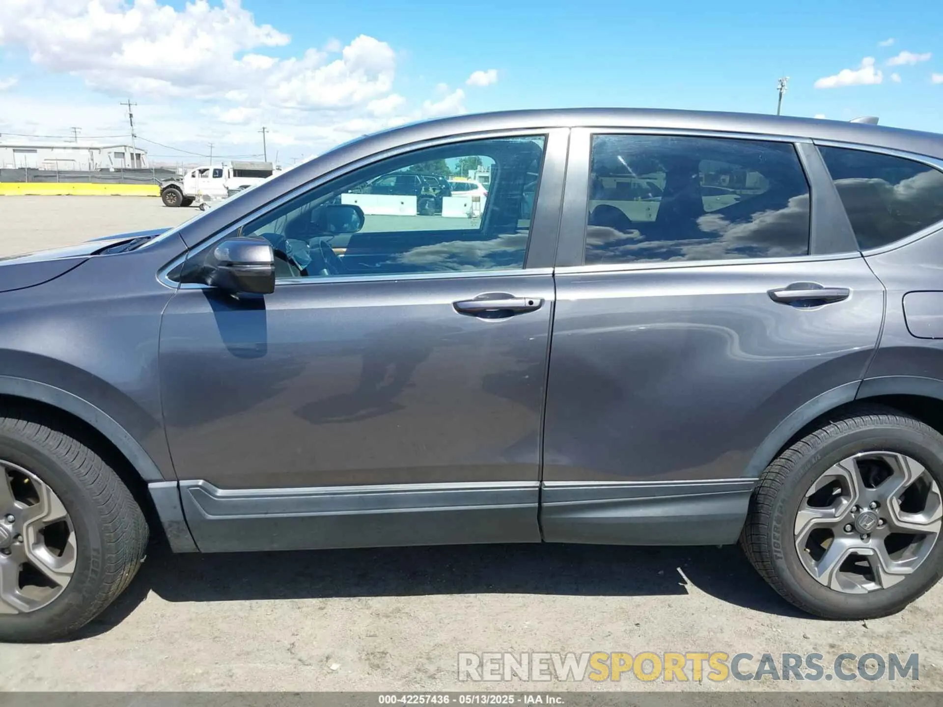13 Photograph of a damaged car 5J6RW2H51KA013154 HONDA CR-V 2019