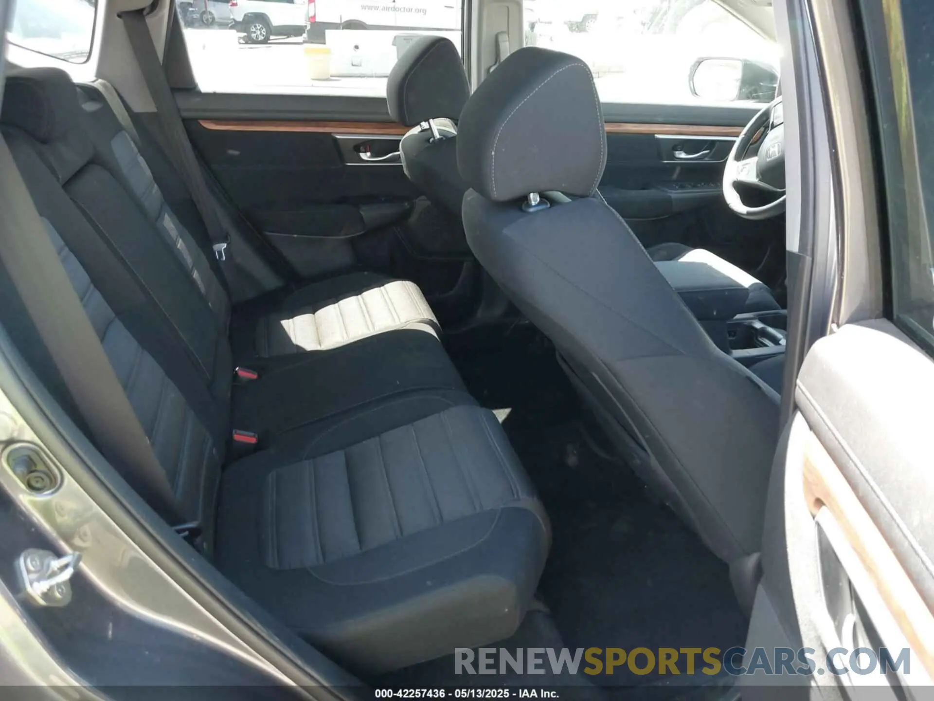 8 Photograph of a damaged car 5J6RW2H51KA013154 HONDA CR-V 2019