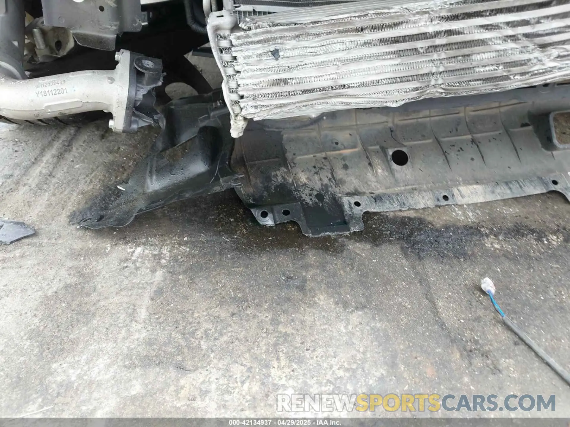 18 Photograph of a damaged car 5J6RW2H51KL007925 HONDA CR-V 2019