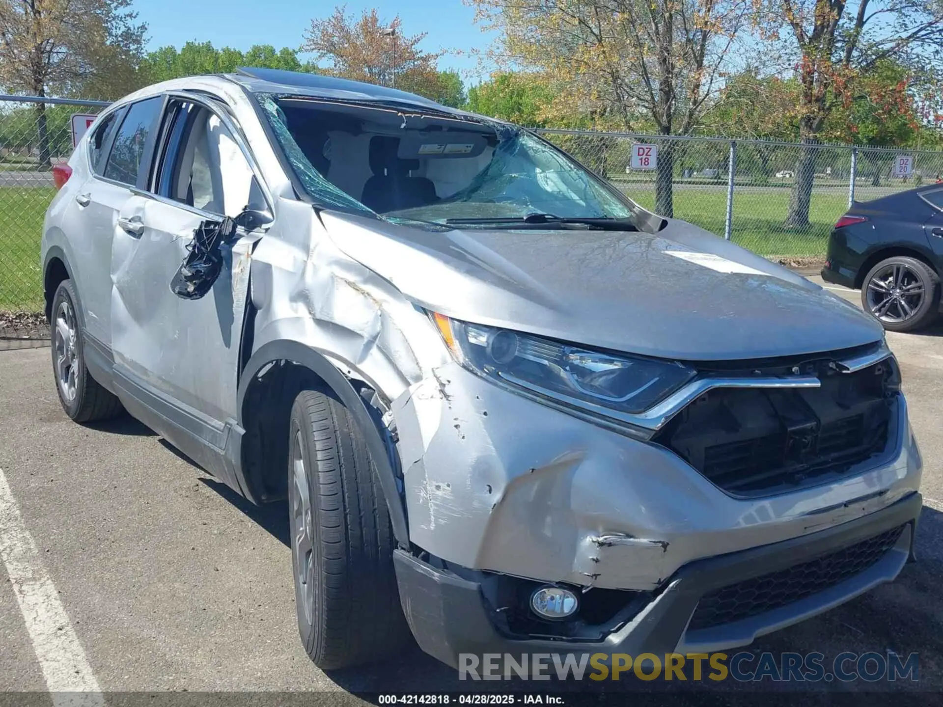 1 Photograph of a damaged car 5J6RW2H51KL033747 HONDA CR-V 2019