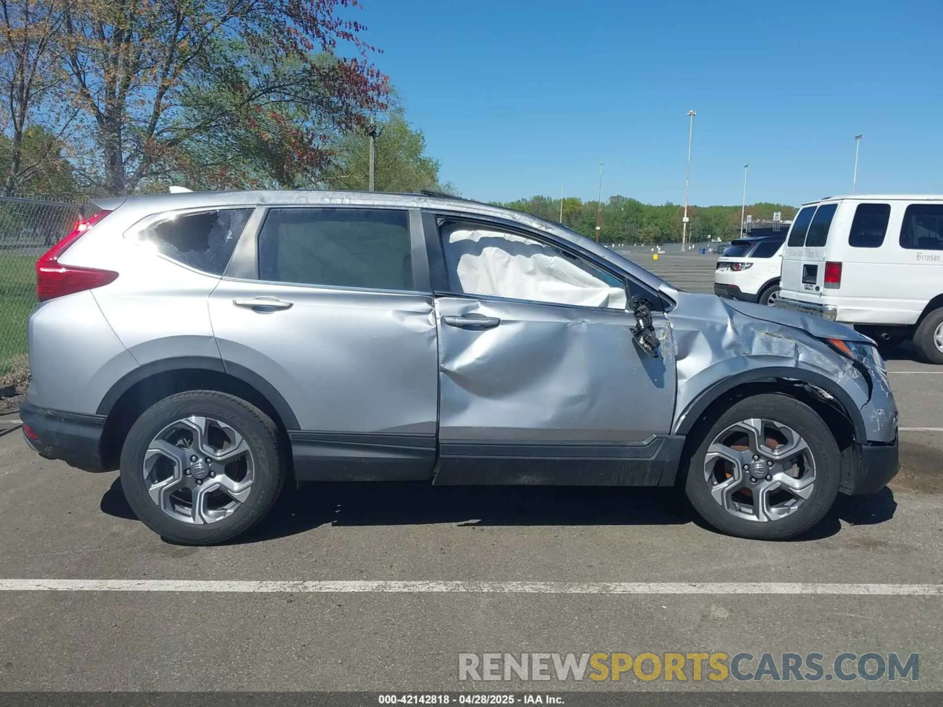 12 Photograph of a damaged car 5J6RW2H51KL033747 HONDA CR-V 2019