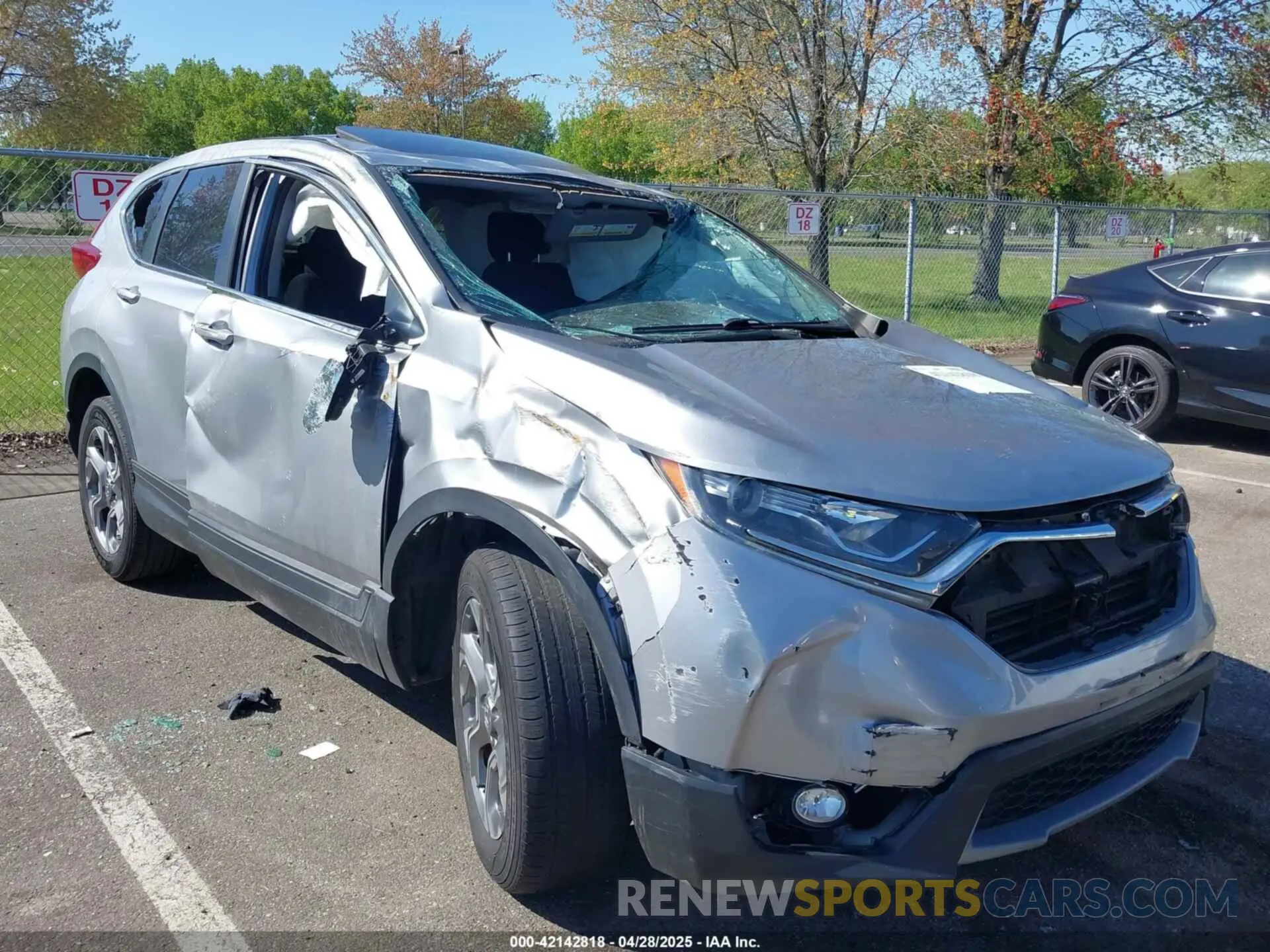 6 Photograph of a damaged car 5J6RW2H51KL033747 HONDA CR-V 2019