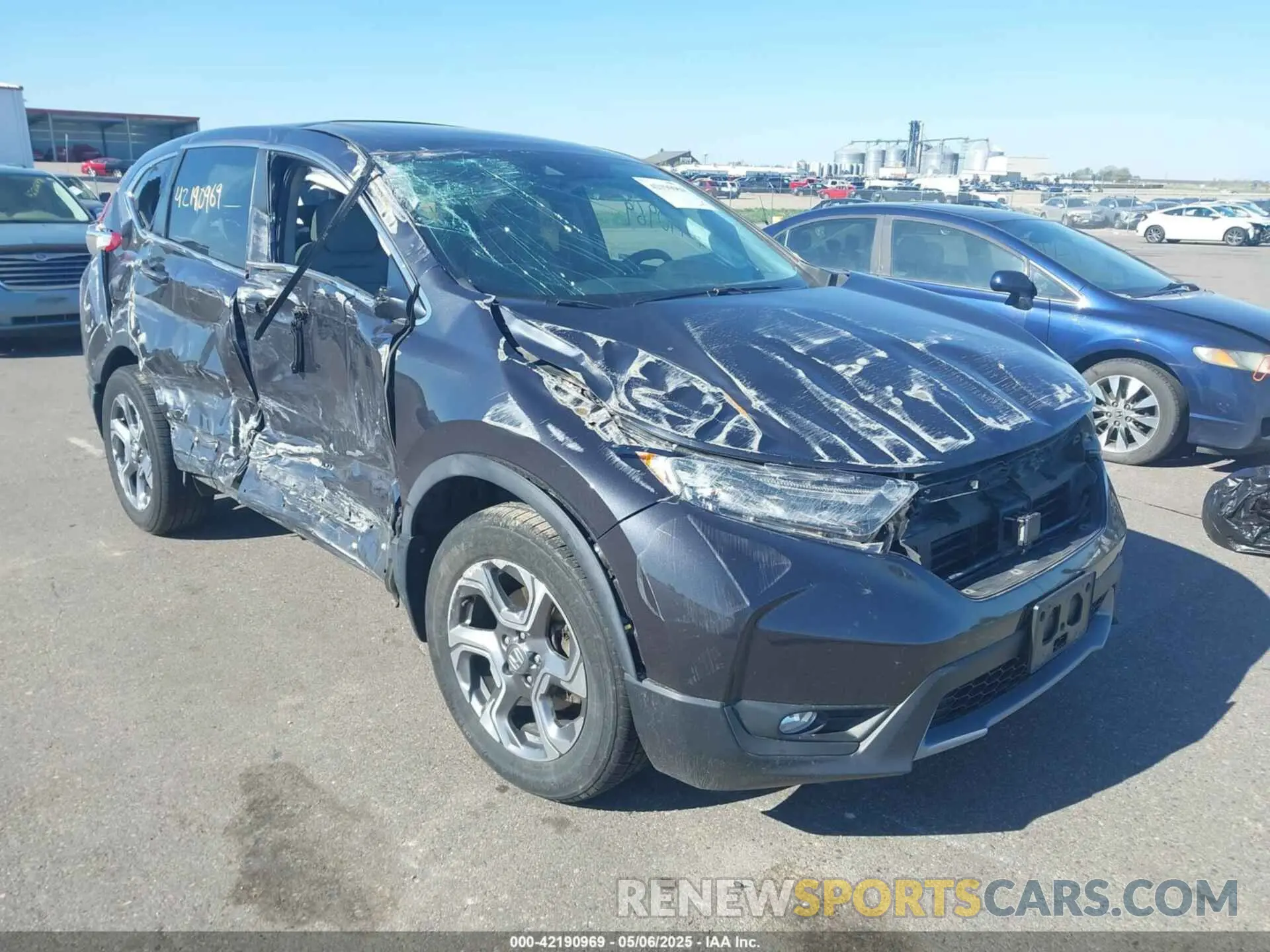 1 Photograph of a damaged car 5J6RW2H52KA005029 HONDA CR-V 2019