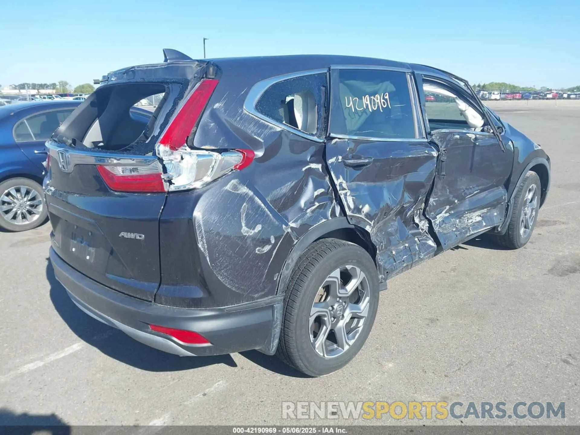 4 Photograph of a damaged car 5J6RW2H52KA005029 HONDA CR-V 2019