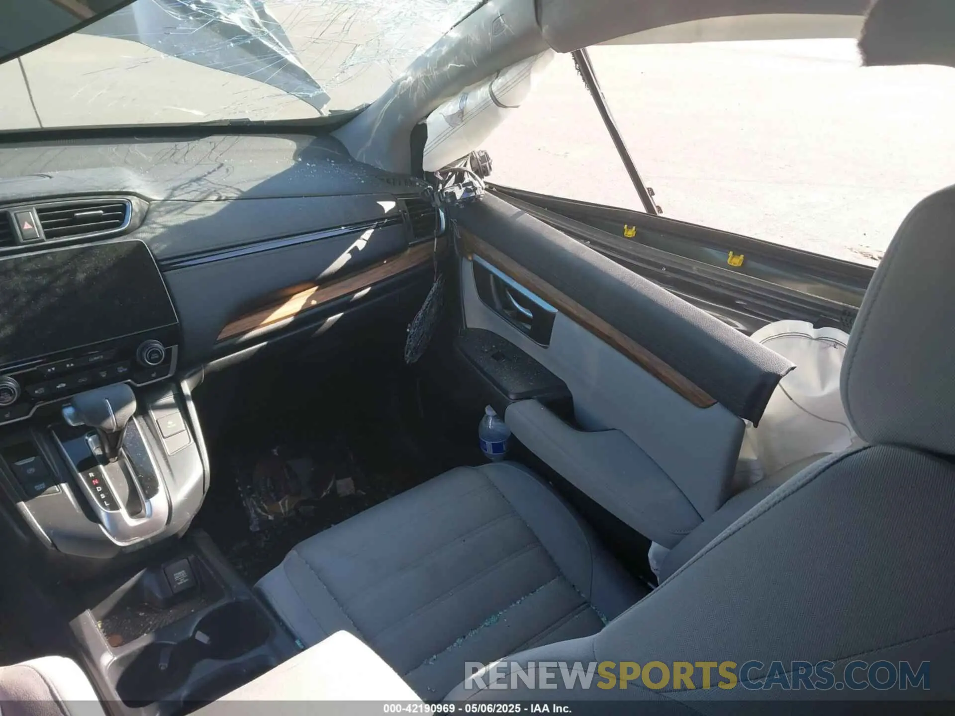 5 Photograph of a damaged car 5J6RW2H52KA005029 HONDA CR-V 2019