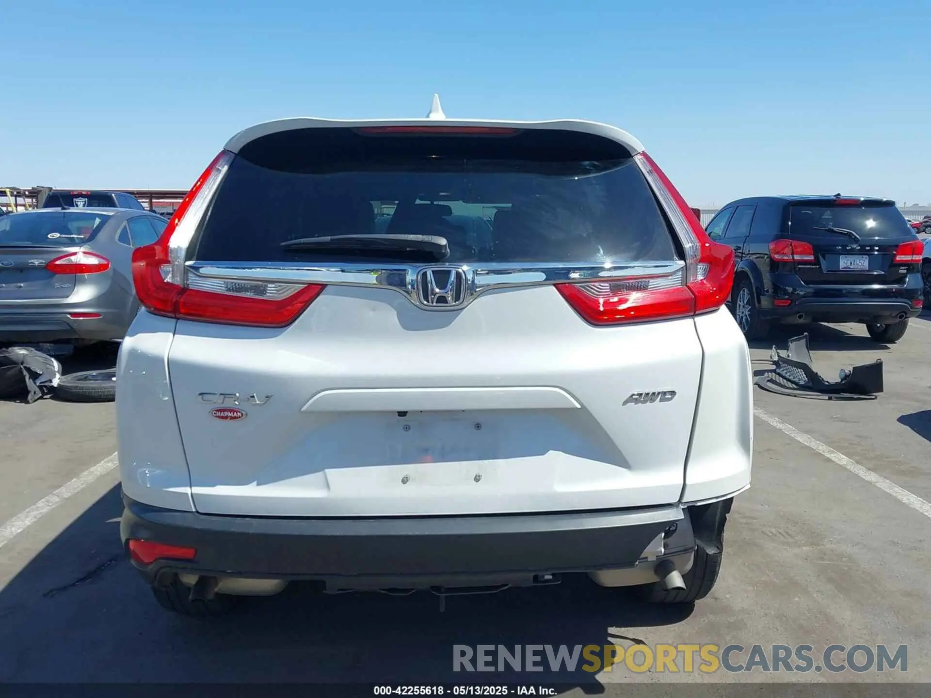 17 Photograph of a damaged car 5J6RW2H52KL012177 HONDA CR-V 2019