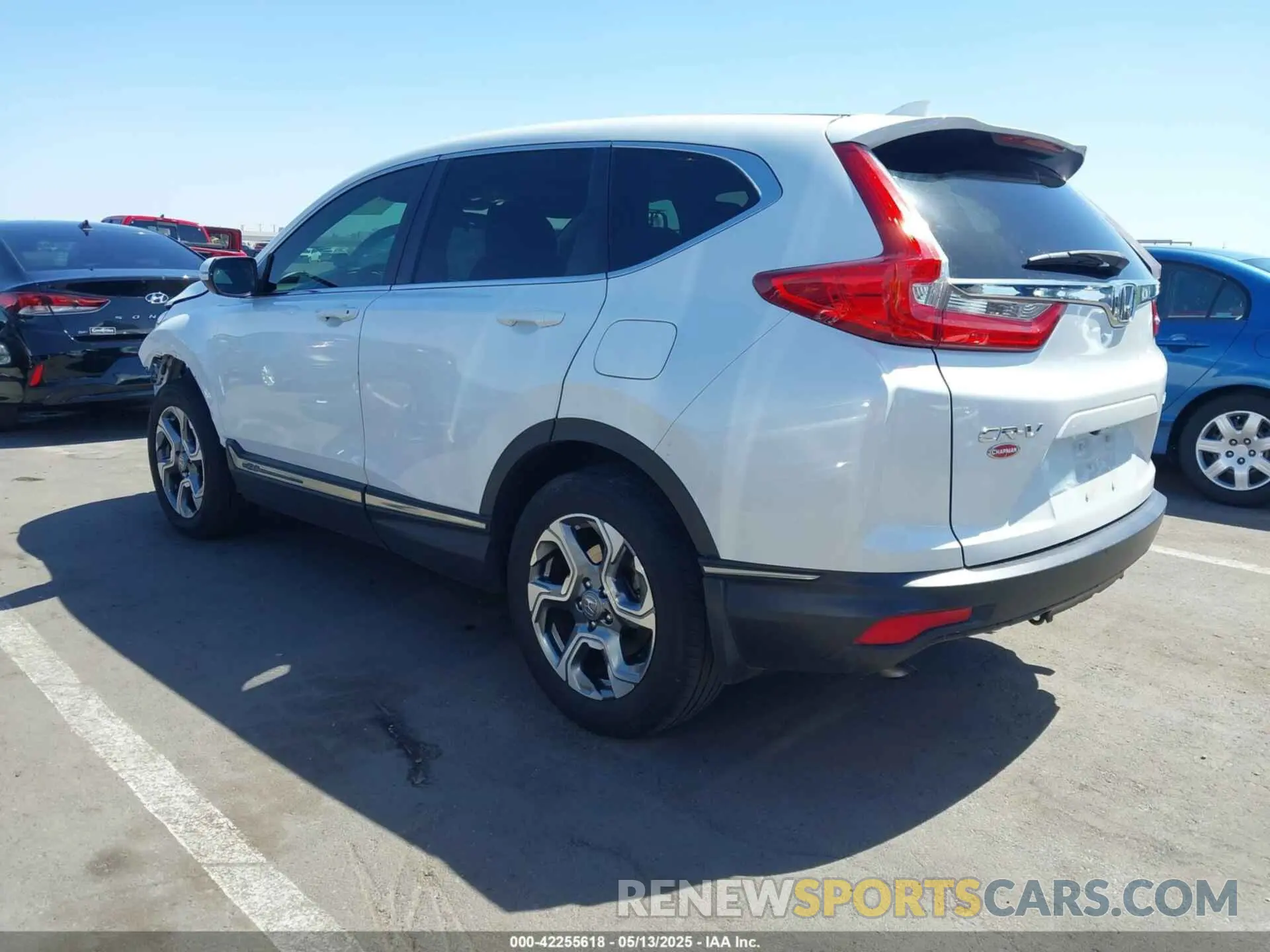 3 Photograph of a damaged car 5J6RW2H52KL012177 HONDA CR-V 2019