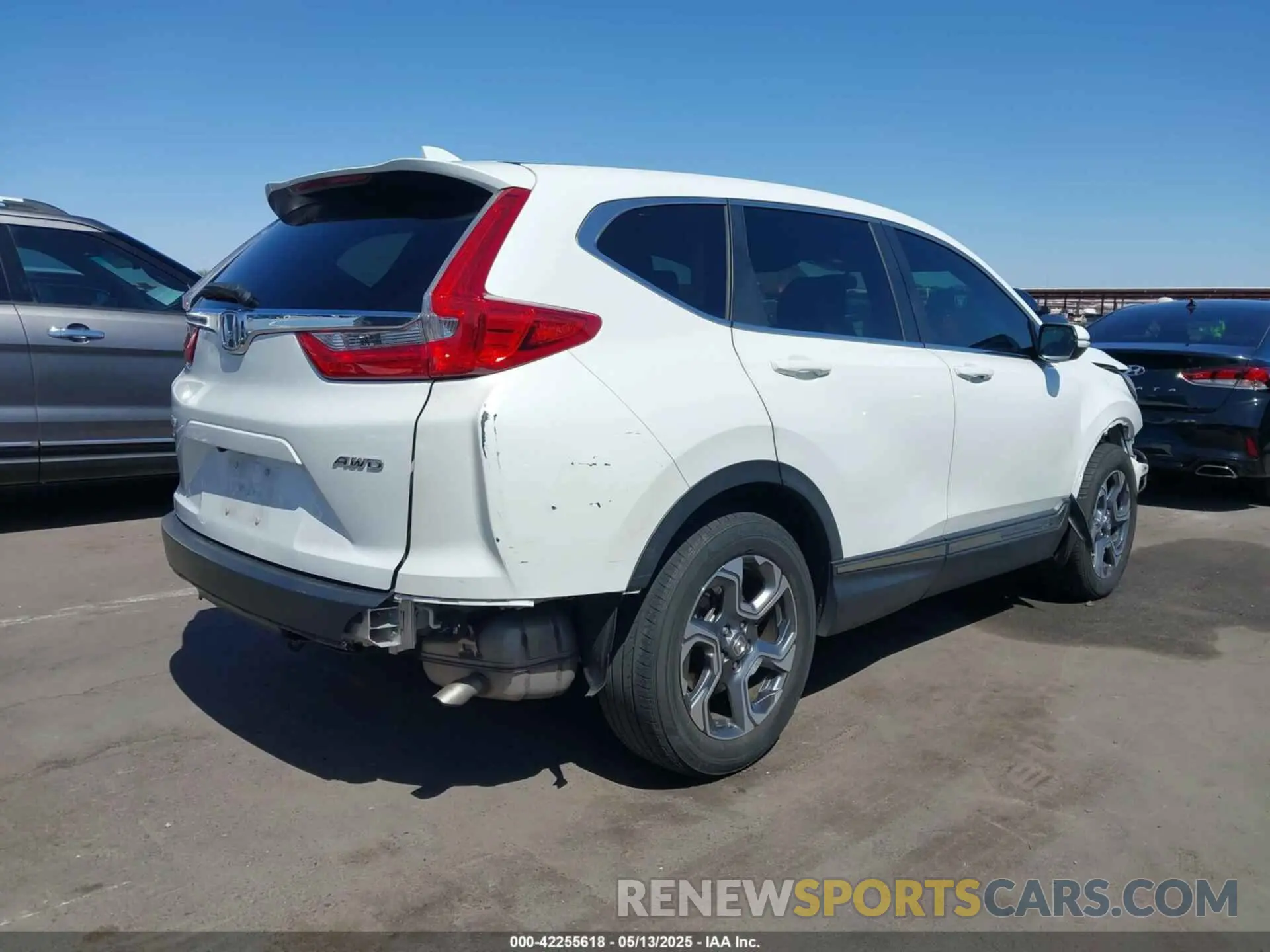 4 Photograph of a damaged car 5J6RW2H52KL012177 HONDA CR-V 2019