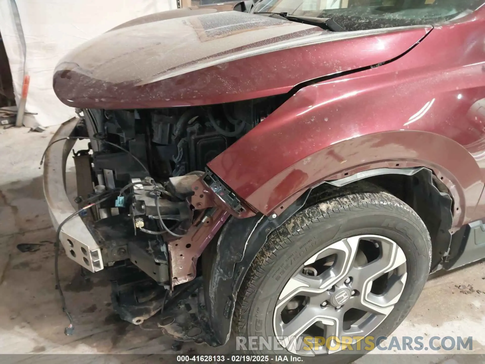 17 Photograph of a damaged car 5J6RW2H52KL021297 HONDA CR-V 2019