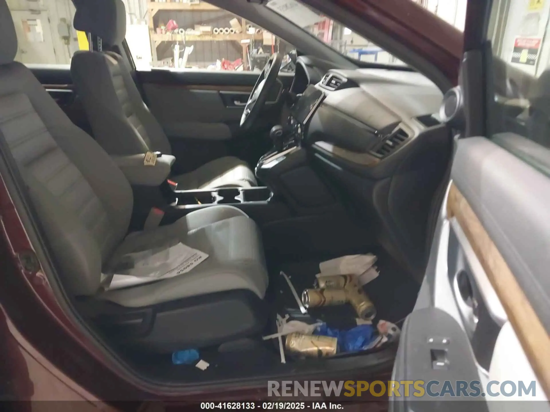 5 Photograph of a damaged car 5J6RW2H52KL021297 HONDA CR-V 2019
