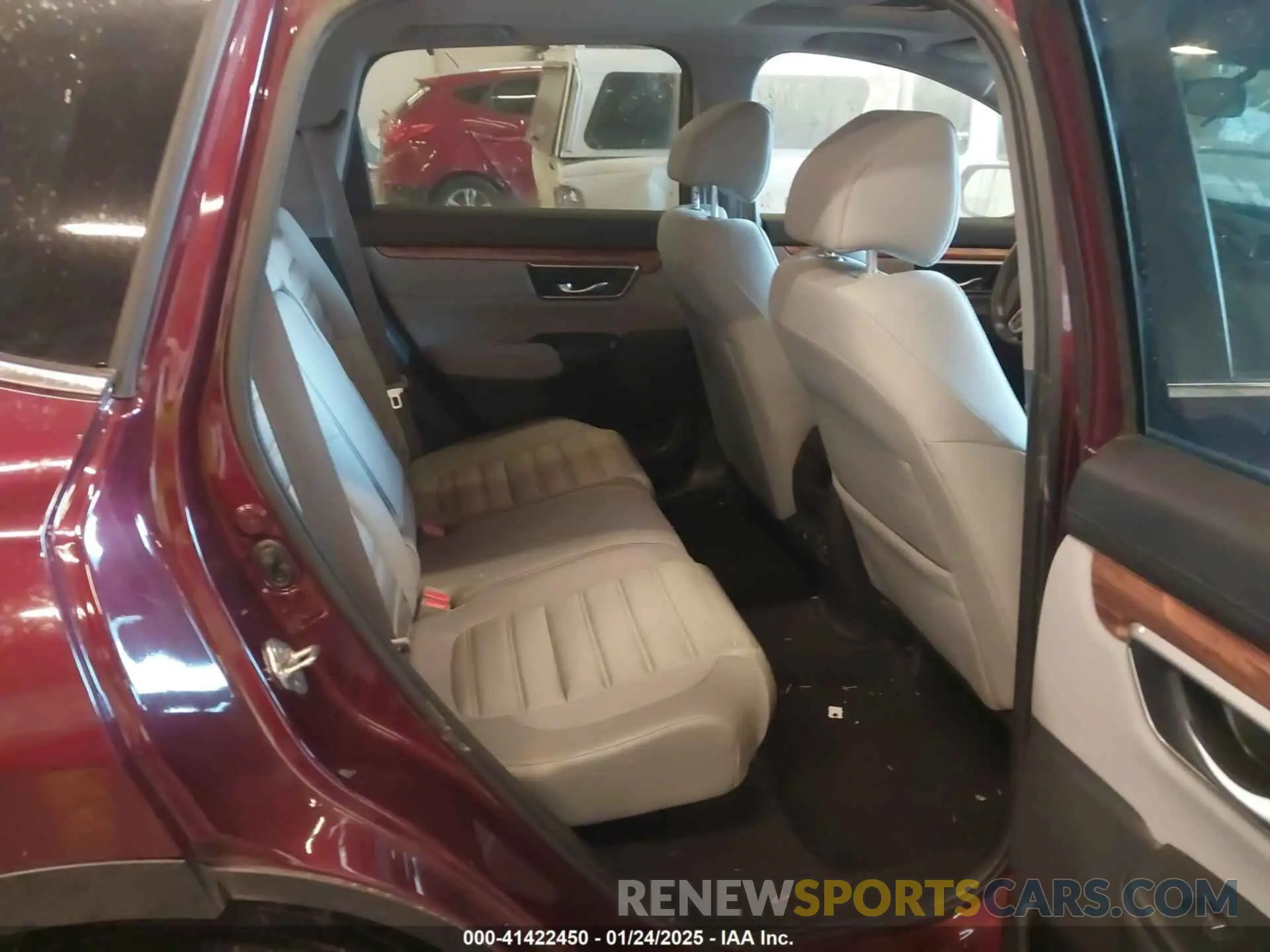 8 Photograph of a damaged car 5J6RW2H53KL007733 HONDA CR-V 2019