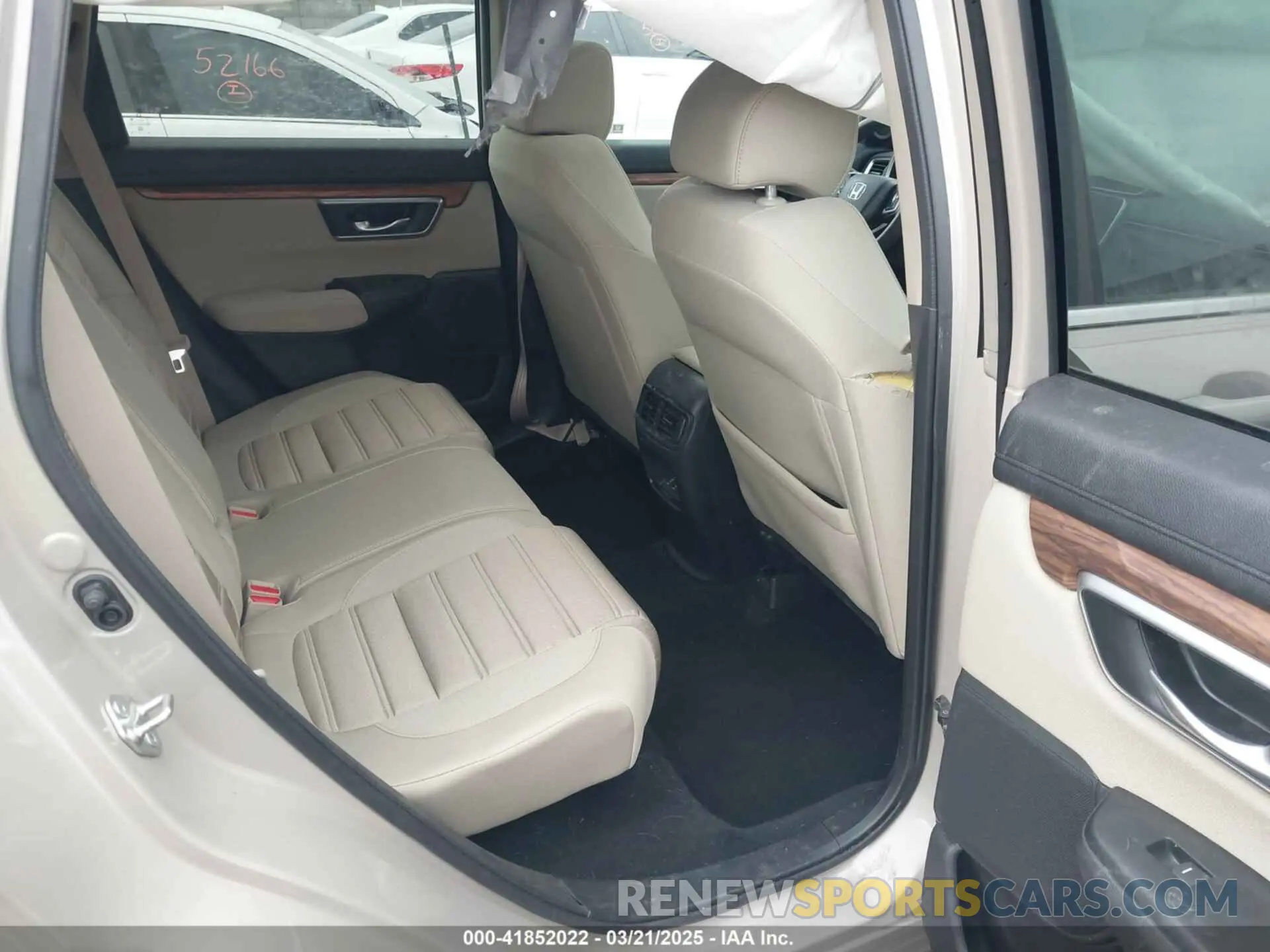 8 Photograph of a damaged car 5J6RW2H53KL019509 HONDA CR-V 2019