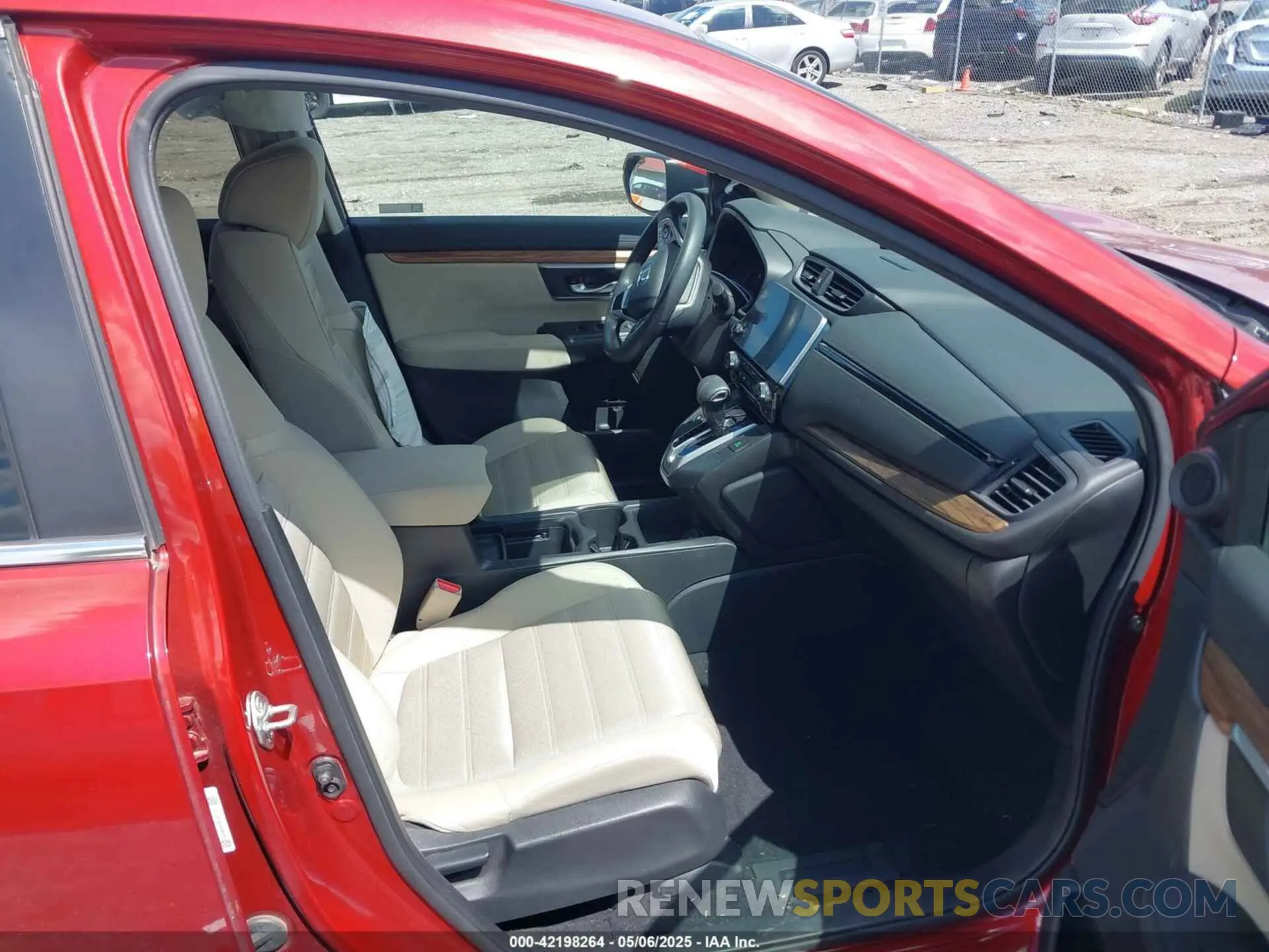 5 Photograph of a damaged car 5J6RW2H54KL017235 HONDA CR-V 2019