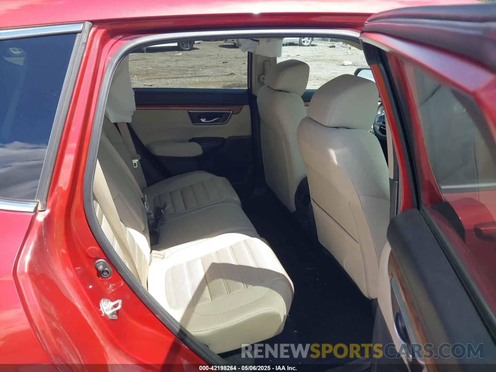 8 Photograph of a damaged car 5J6RW2H54KL017235 HONDA CR-V 2019