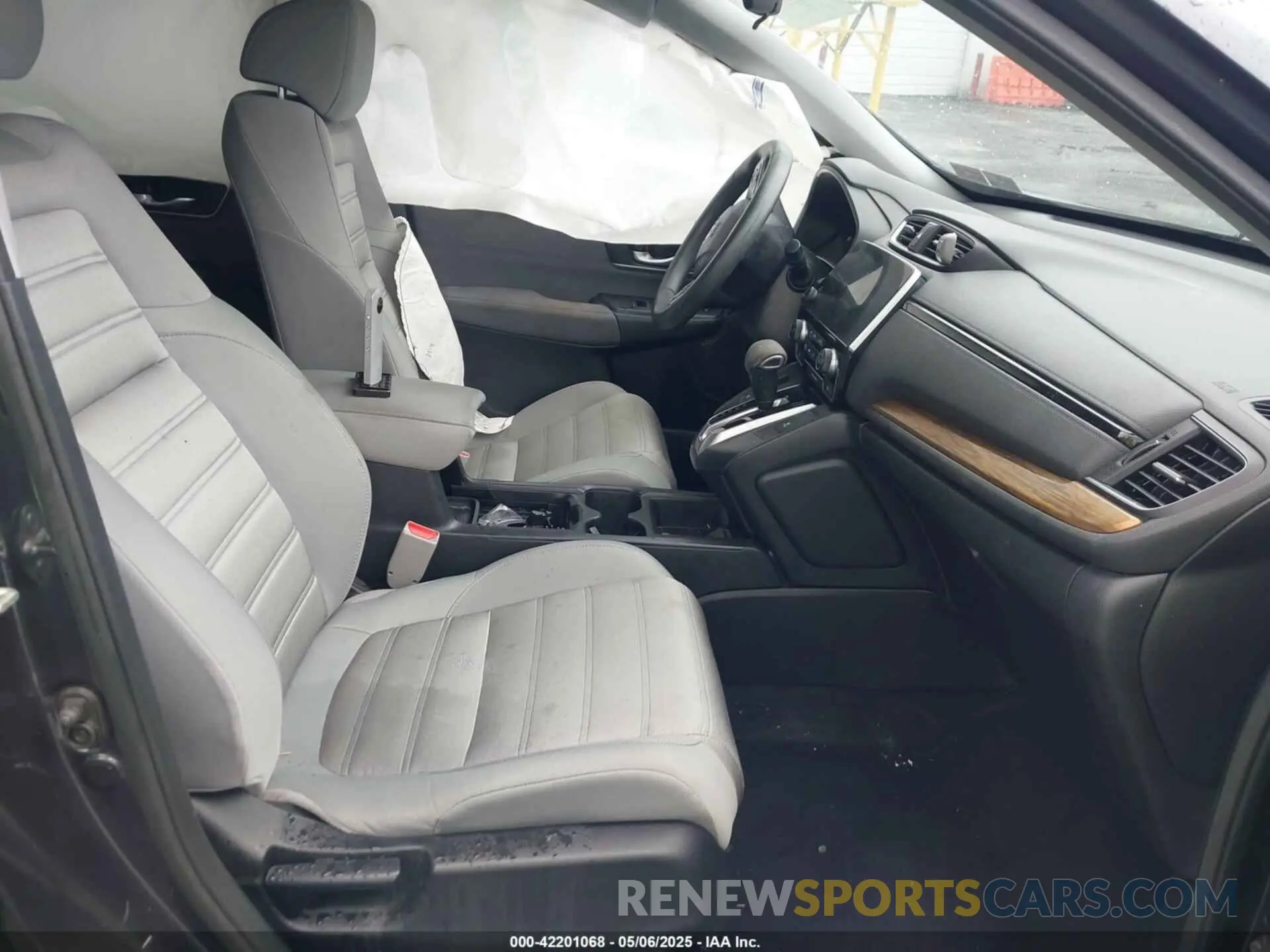 5 Photograph of a damaged car 5J6RW2H54KL034875 HONDA CR-V 2019