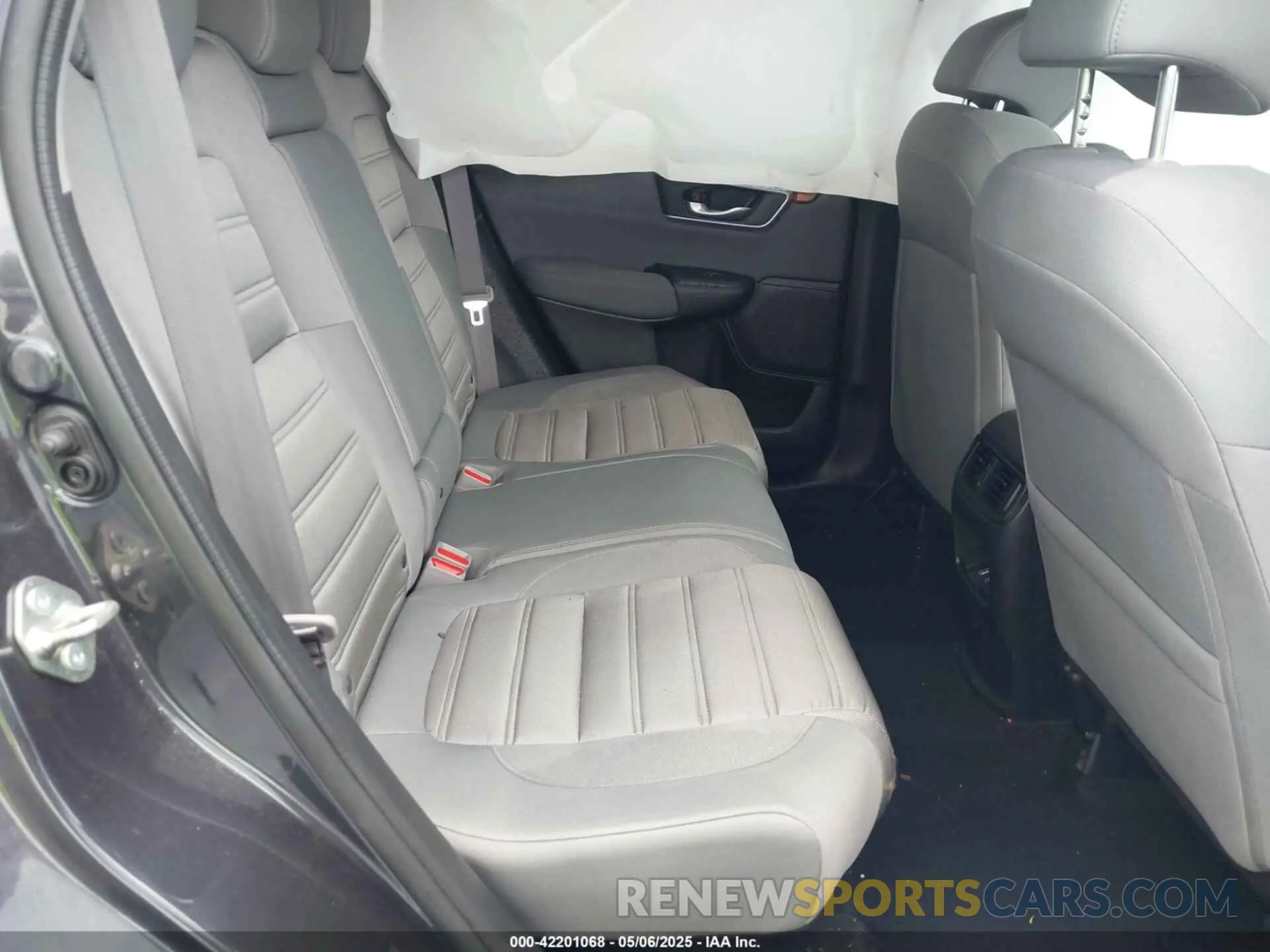 8 Photograph of a damaged car 5J6RW2H54KL034875 HONDA CR-V 2019