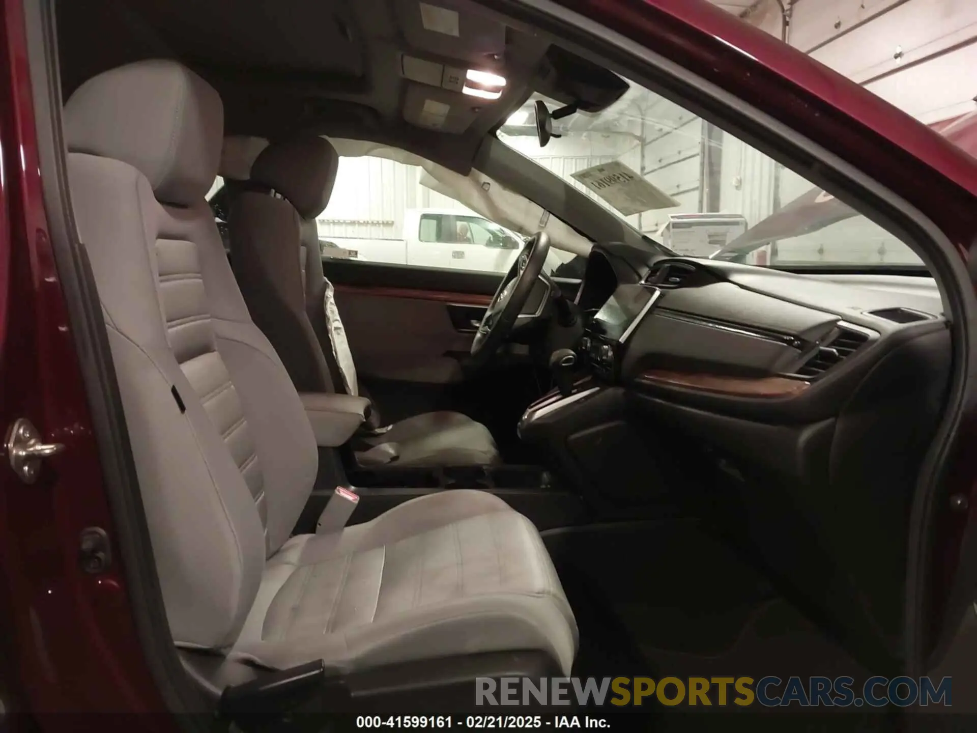 5 Photograph of a damaged car 5J6RW2H55KL021343 HONDA CR-V 2019