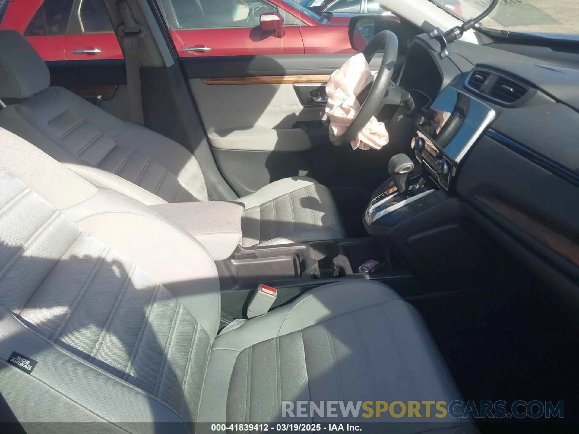 5 Photograph of a damaged car 5J6RW2H56KL009251 HONDA CR-V 2019