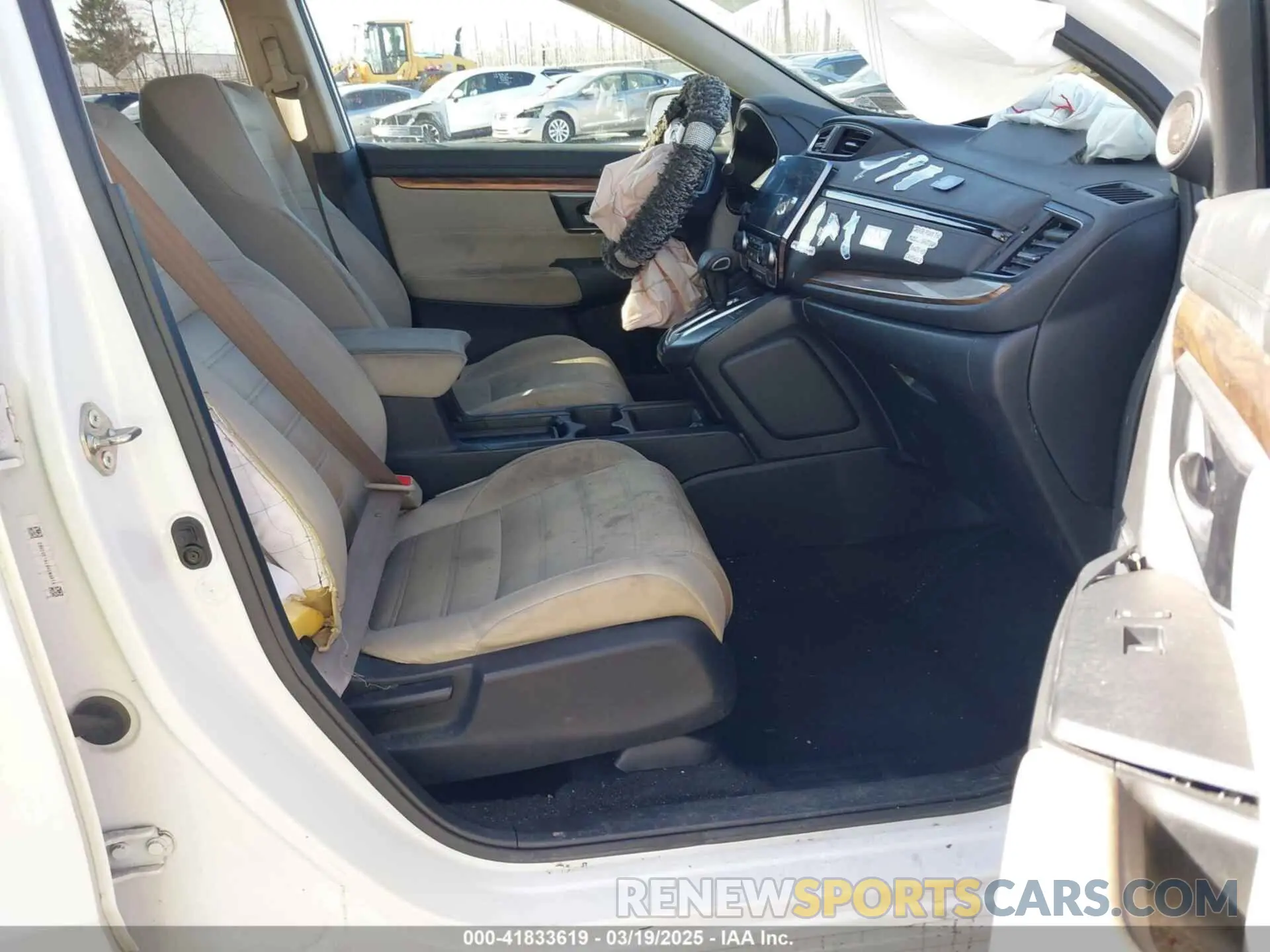 5 Photograph of a damaged car 5J6RW2H57KL030092 HONDA CR-V 2019
