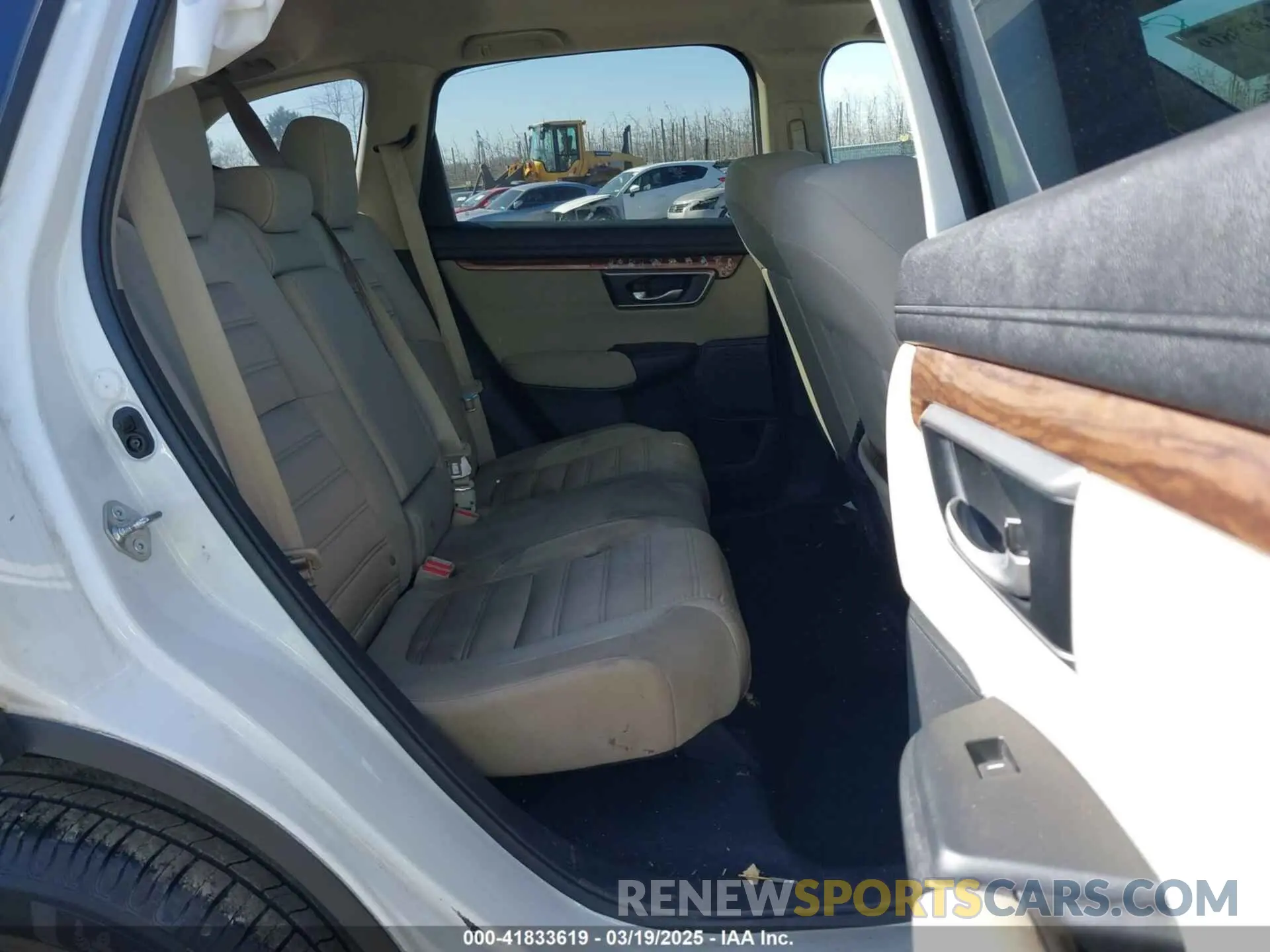 8 Photograph of a damaged car 5J6RW2H57KL030092 HONDA CR-V 2019