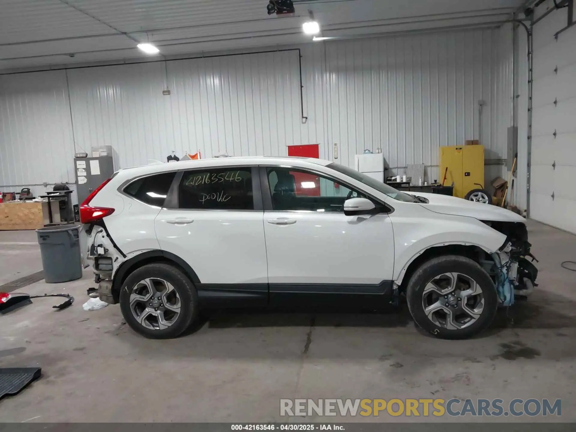 13 Photograph of a damaged car 5J6RW2H59KL012015 HONDA CR-V 2019