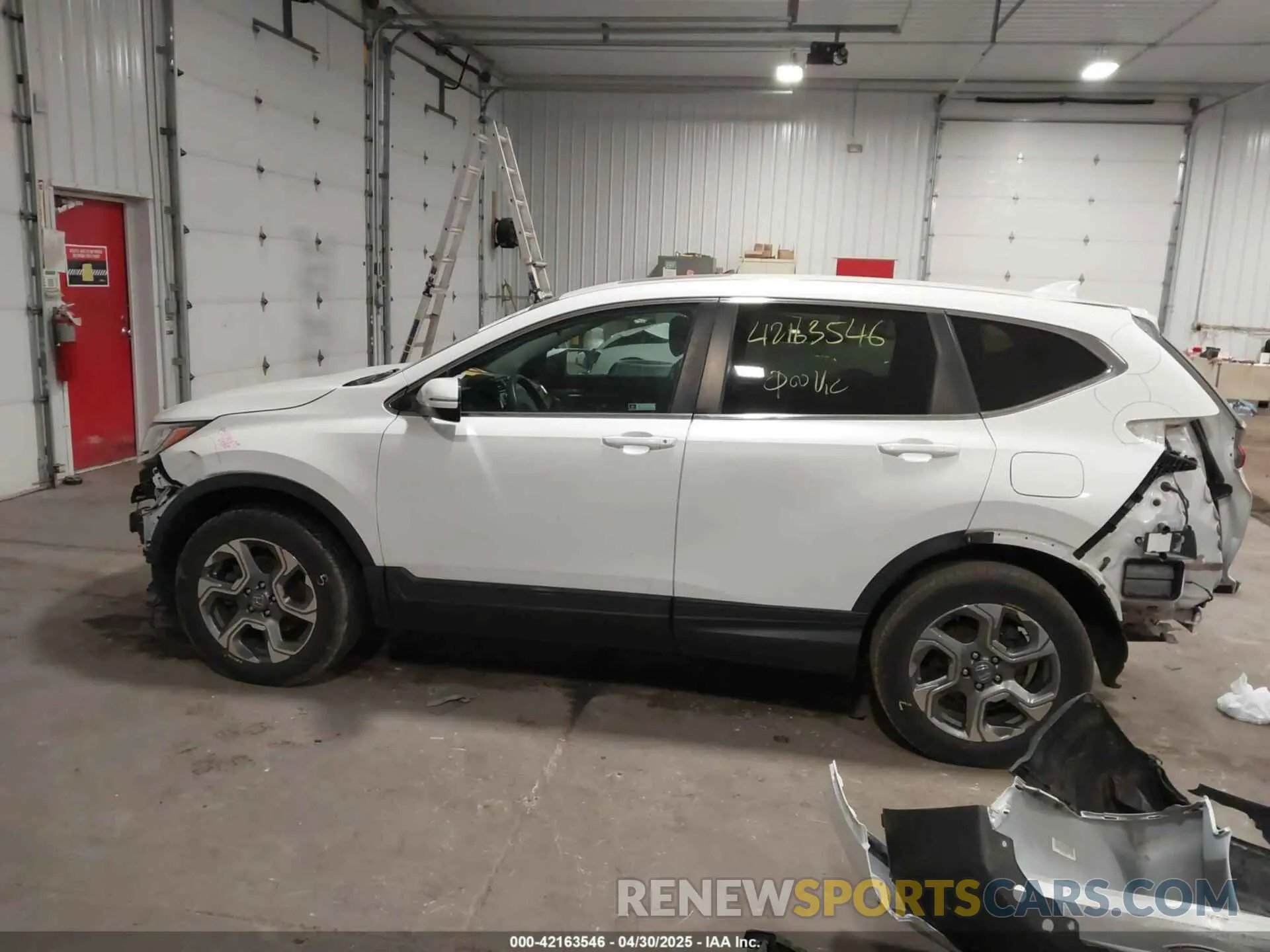 14 Photograph of a damaged car 5J6RW2H59KL012015 HONDA CR-V 2019