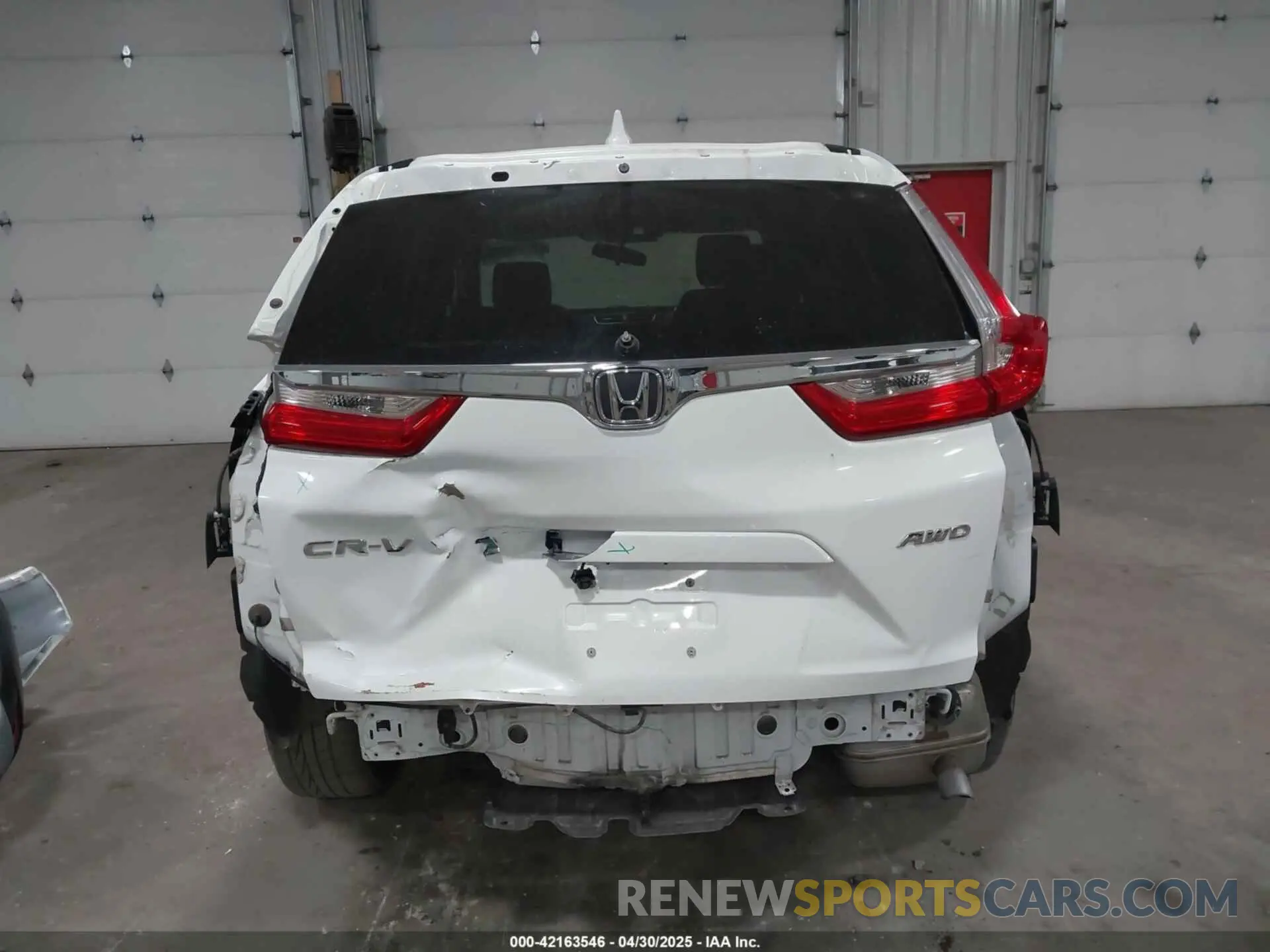 16 Photograph of a damaged car 5J6RW2H59KL012015 HONDA CR-V 2019