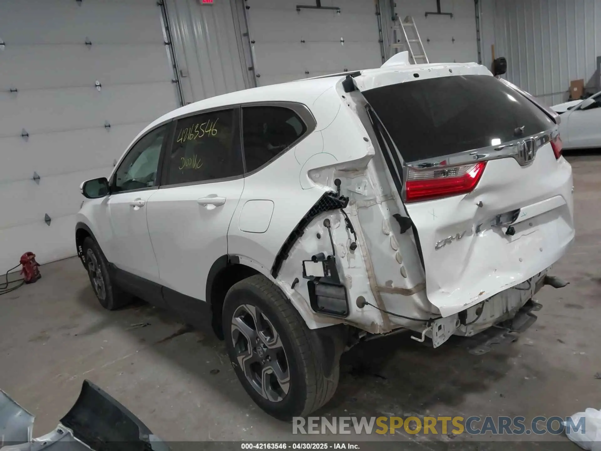 3 Photograph of a damaged car 5J6RW2H59KL012015 HONDA CR-V 2019