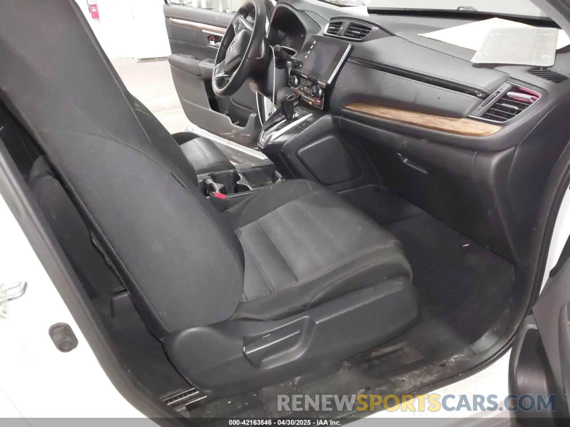 5 Photograph of a damaged car 5J6RW2H59KL012015 HONDA CR-V 2019