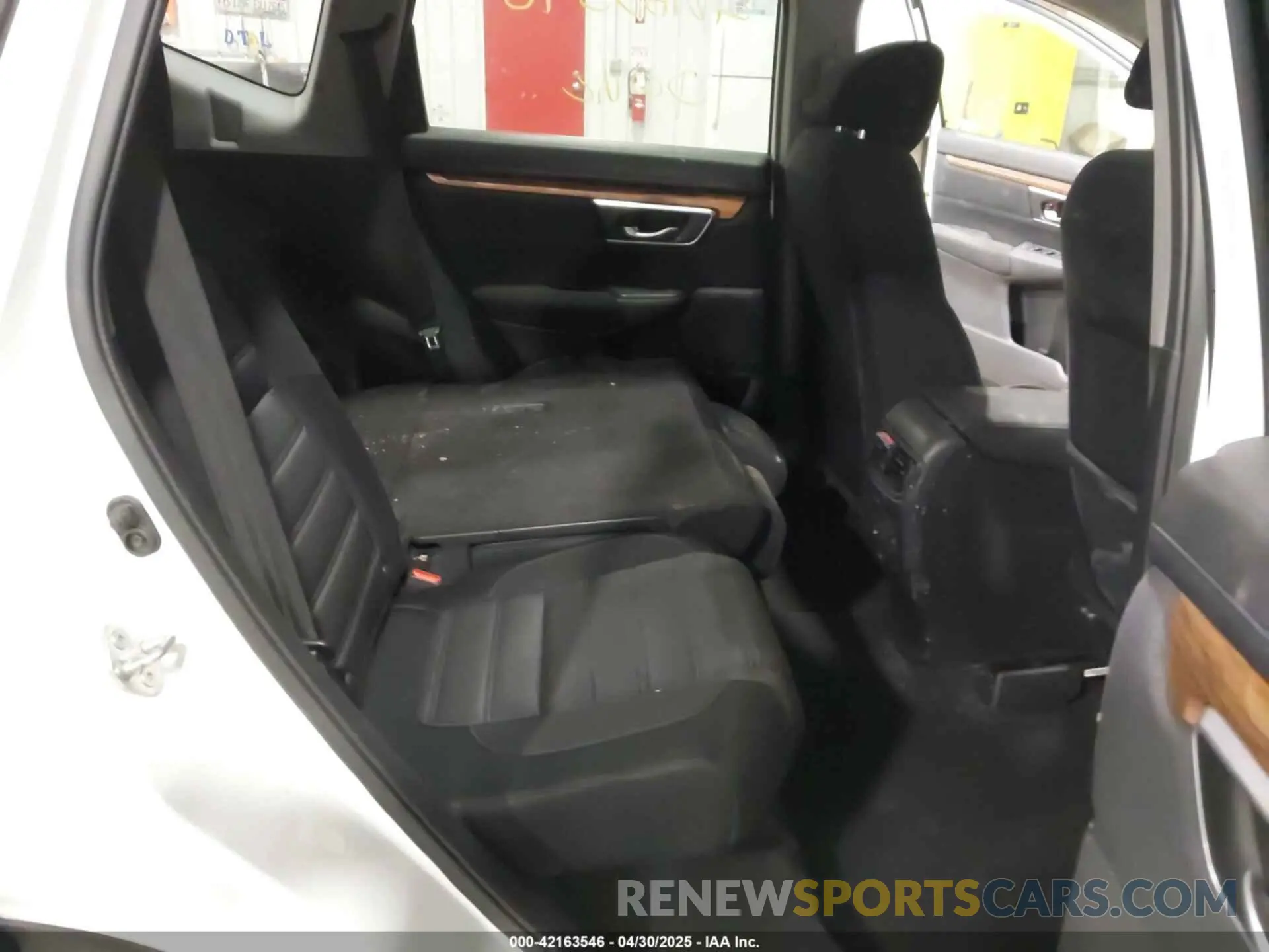 8 Photograph of a damaged car 5J6RW2H59KL012015 HONDA CR-V 2019