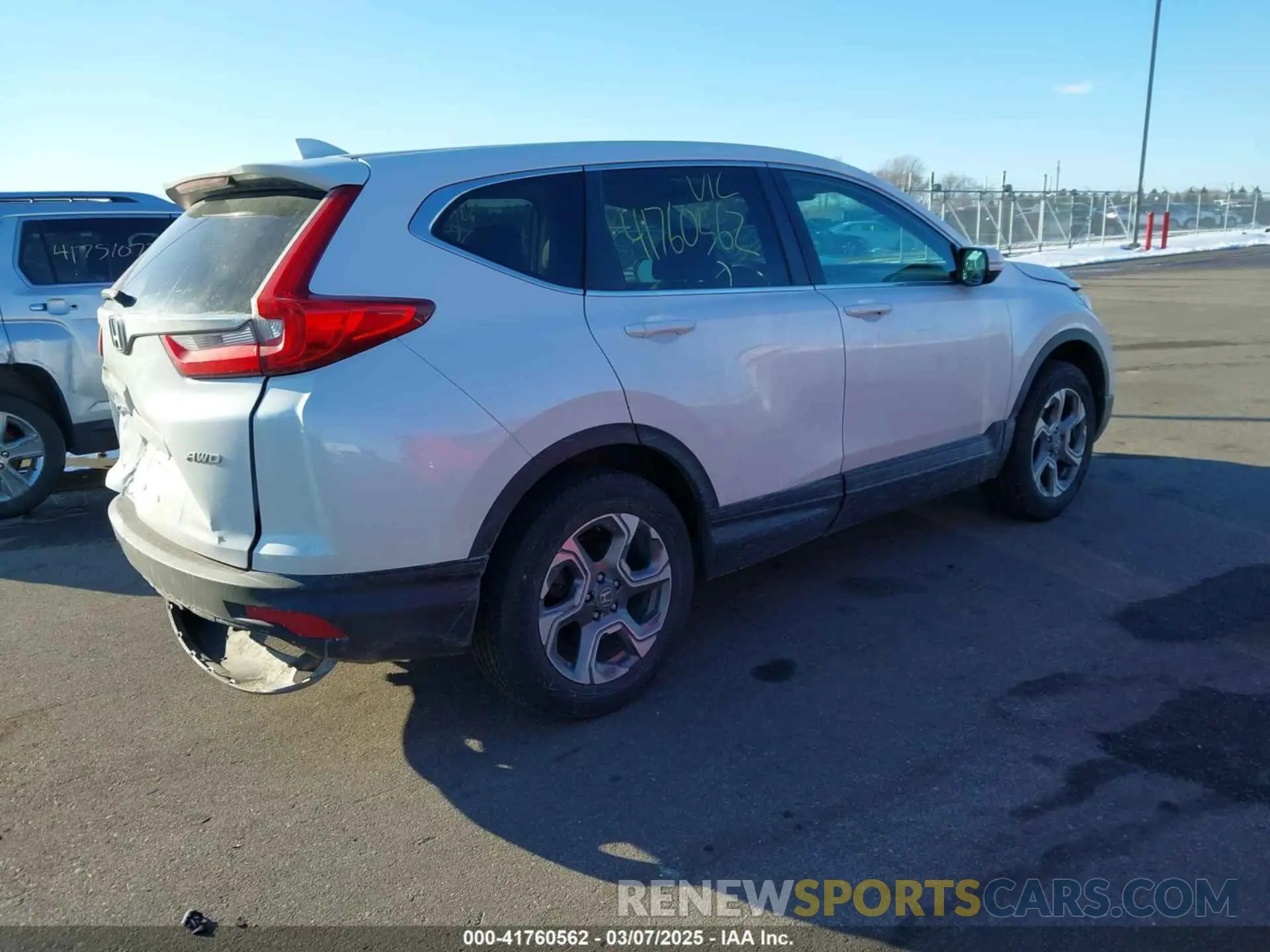 4 Photograph of a damaged car 5J6RW2H5XKL015974 HONDA CR-V 2019
