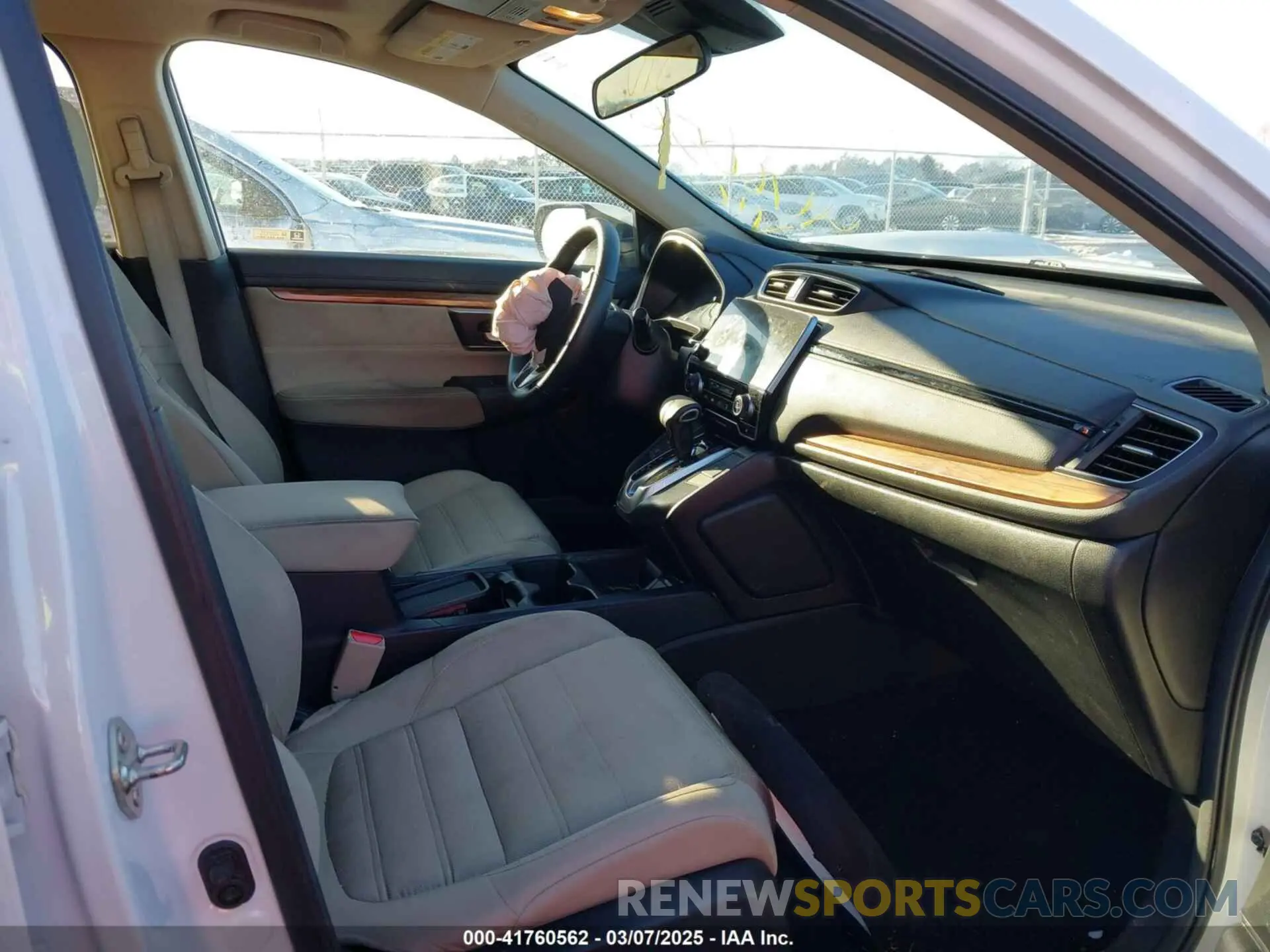 5 Photograph of a damaged car 5J6RW2H5XKL015974 HONDA CR-V 2019