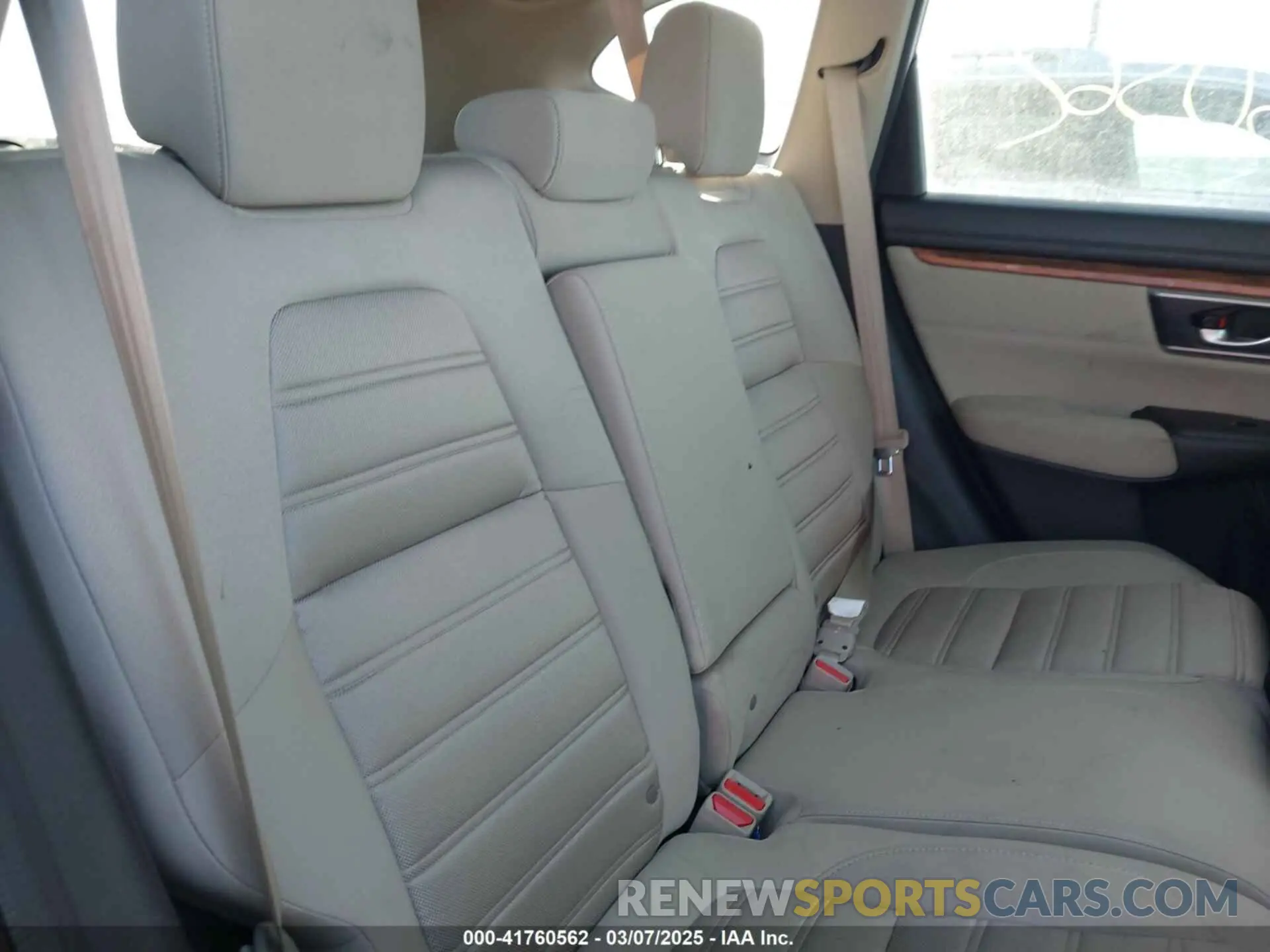 8 Photograph of a damaged car 5J6RW2H5XKL015974 HONDA CR-V 2019