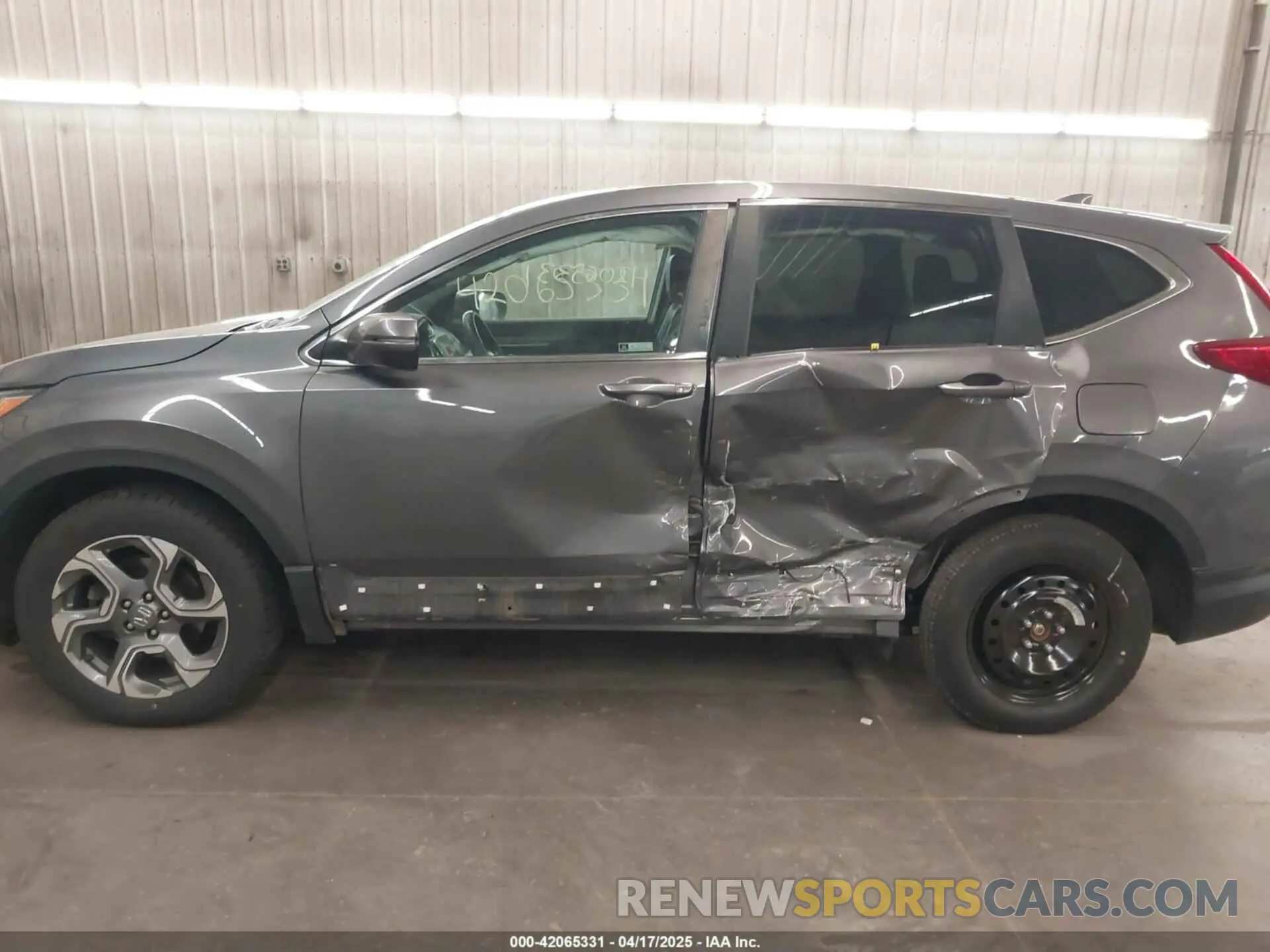 15 Photograph of a damaged car 5J6RW2H81KA020180 HONDA CR-V 2019