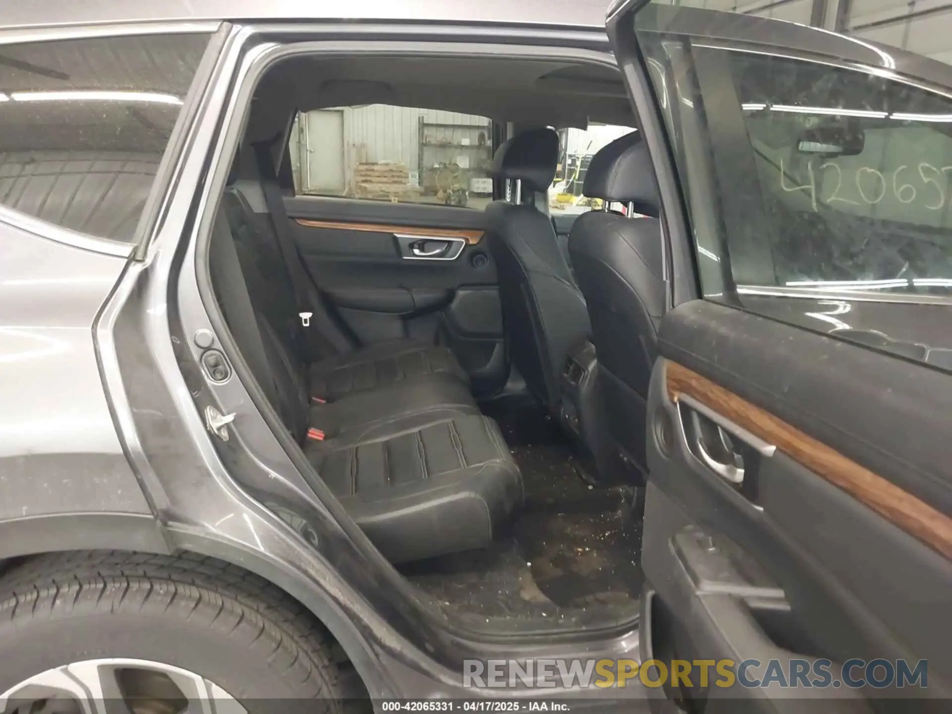 8 Photograph of a damaged car 5J6RW2H81KA020180 HONDA CR-V 2019