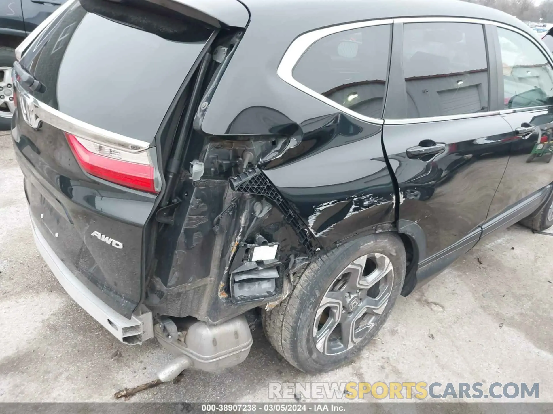 18 Photograph of a damaged car 5J6RW2H81KL023875 HONDA CR-V 2019