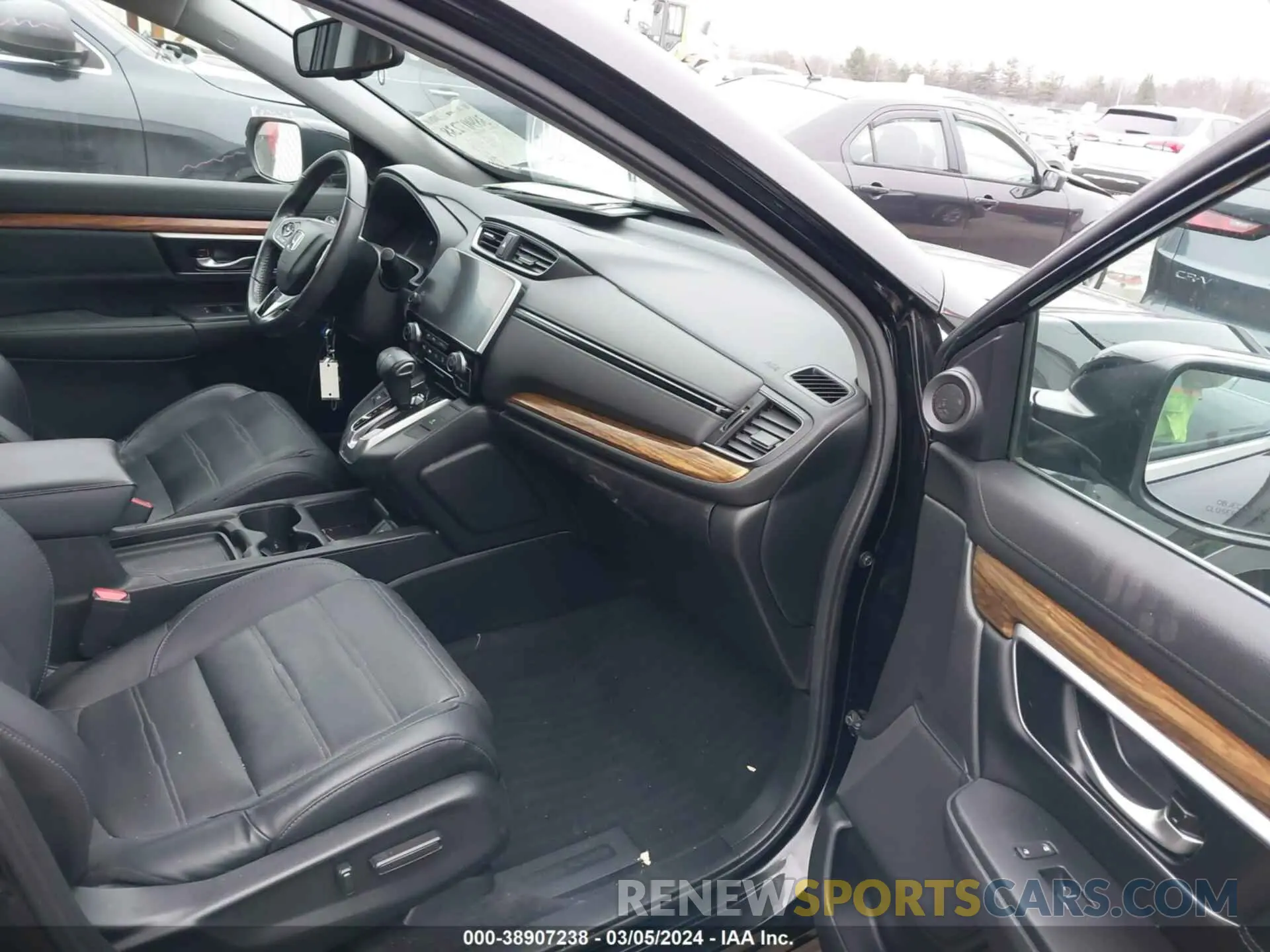 5 Photograph of a damaged car 5J6RW2H81KL023875 HONDA CR-V 2019