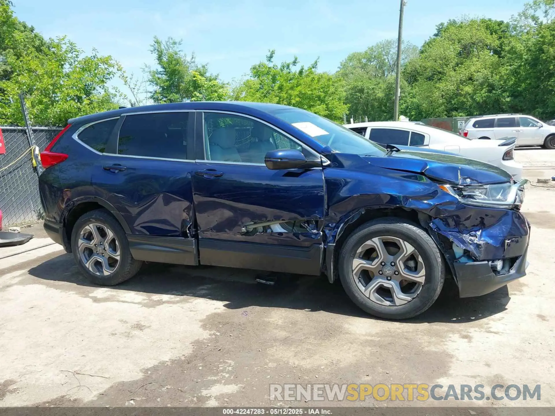 13 Photograph of a damaged car 5J6RW2H82KL020631 HONDA CR-V 2019