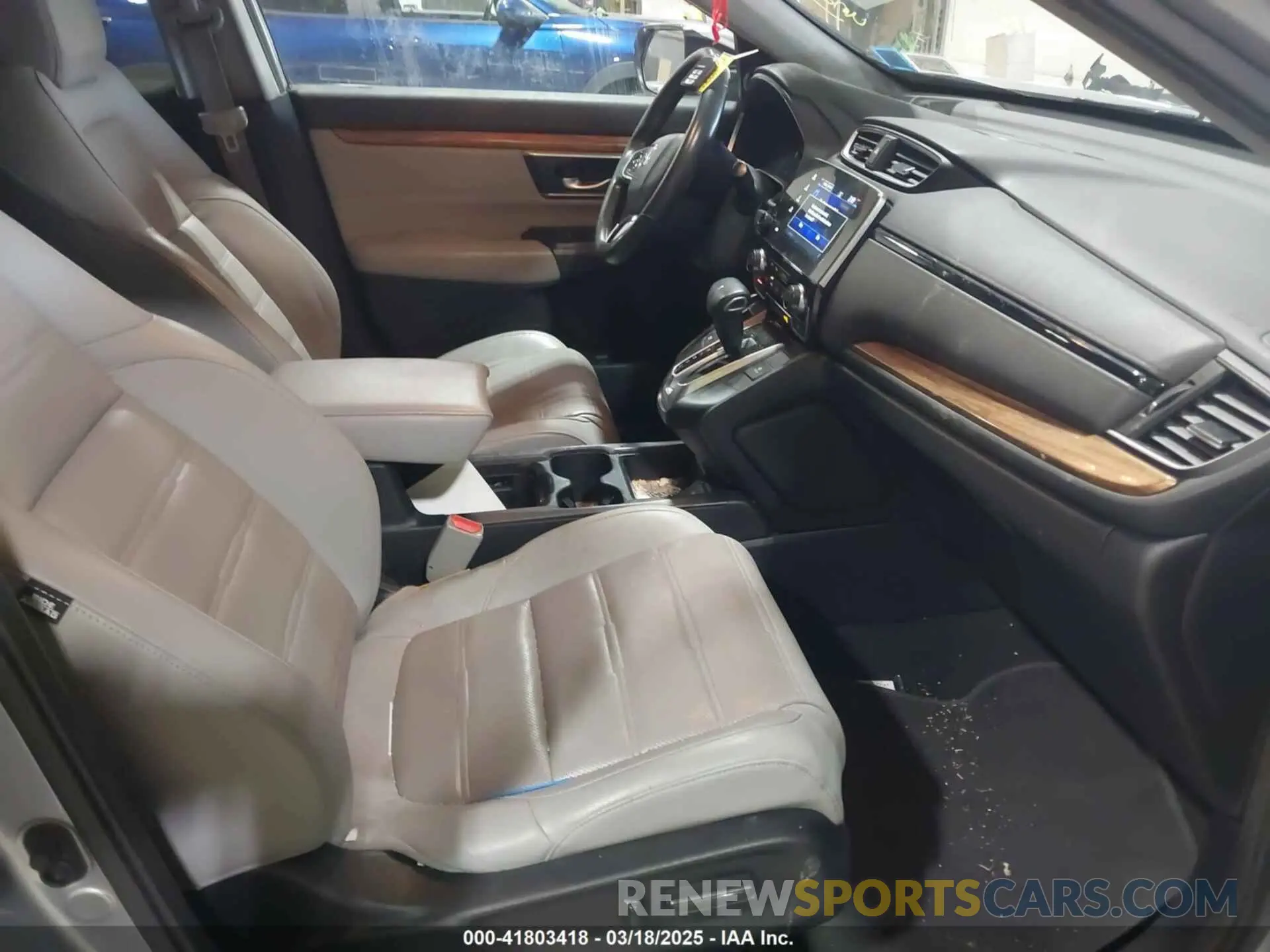 5 Photograph of a damaged car 5J6RW2H82KL036781 HONDA CR-V 2019