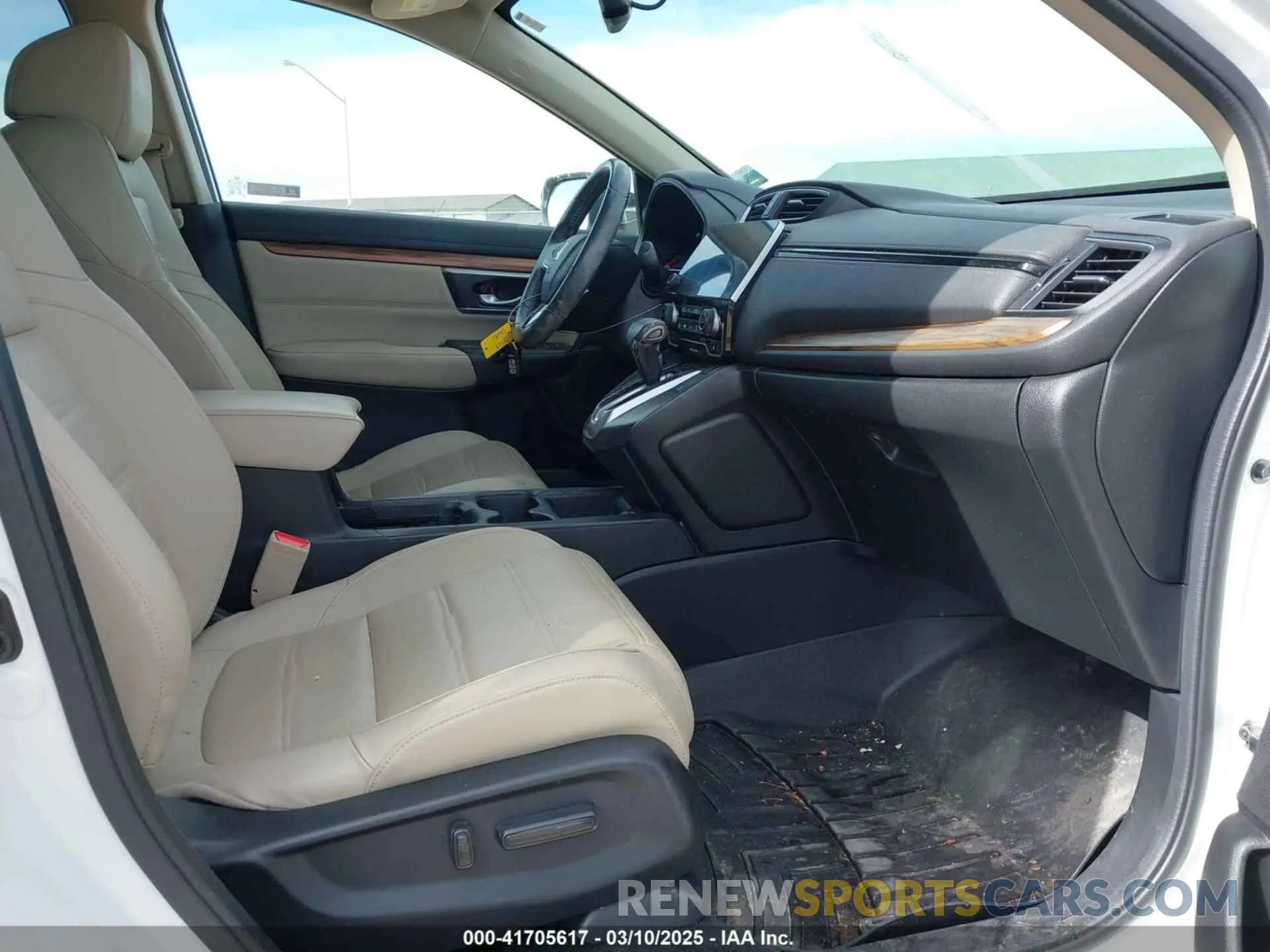 5 Photograph of a damaged car 5J6RW2H83KA010069 HONDA CR-V 2019