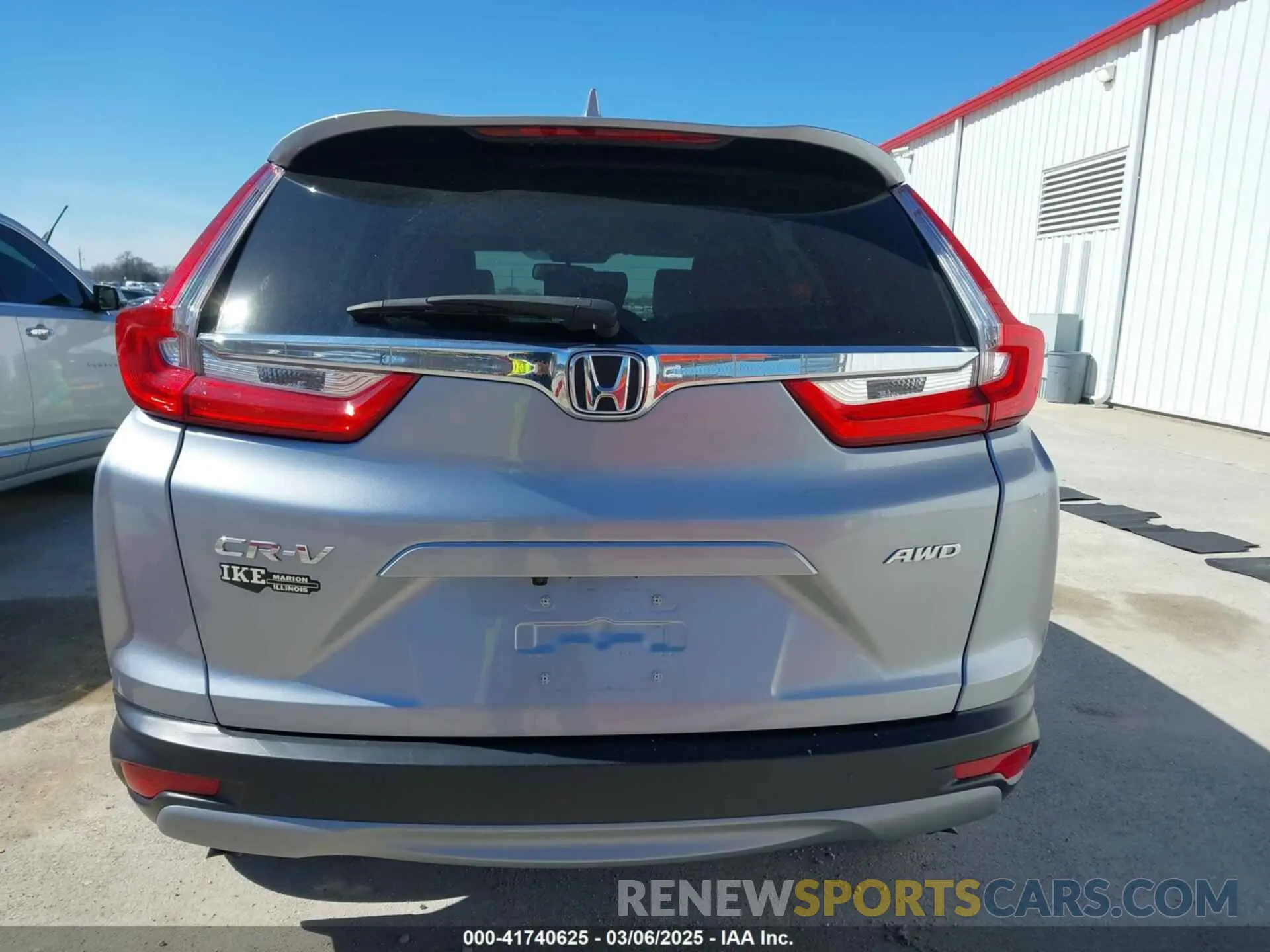 17 Photograph of a damaged car 5J6RW2H83KL022677 HONDA CR-V 2019