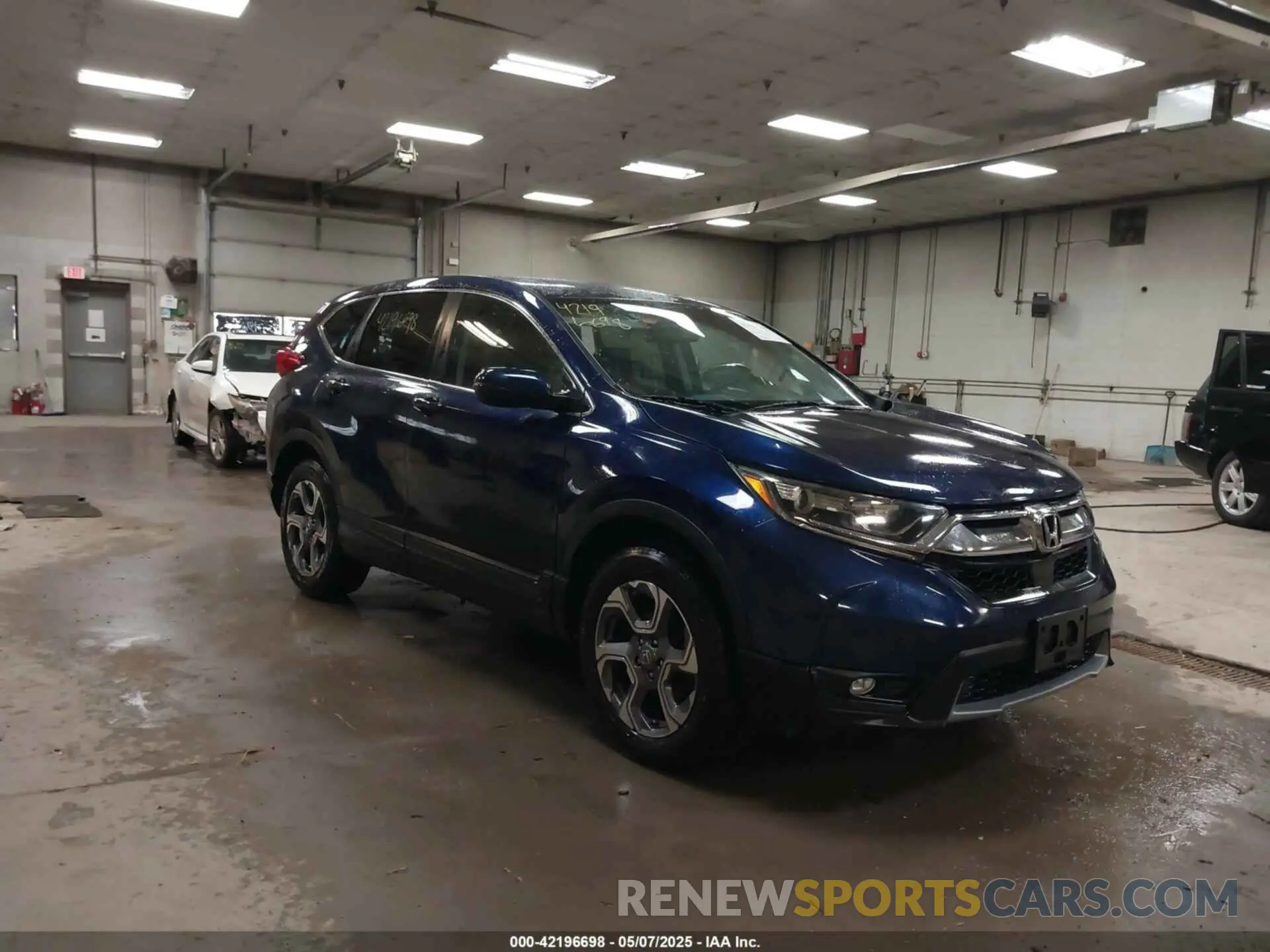 1 Photograph of a damaged car 5J6RW2H85KA000269 HONDA CR-V 2019
