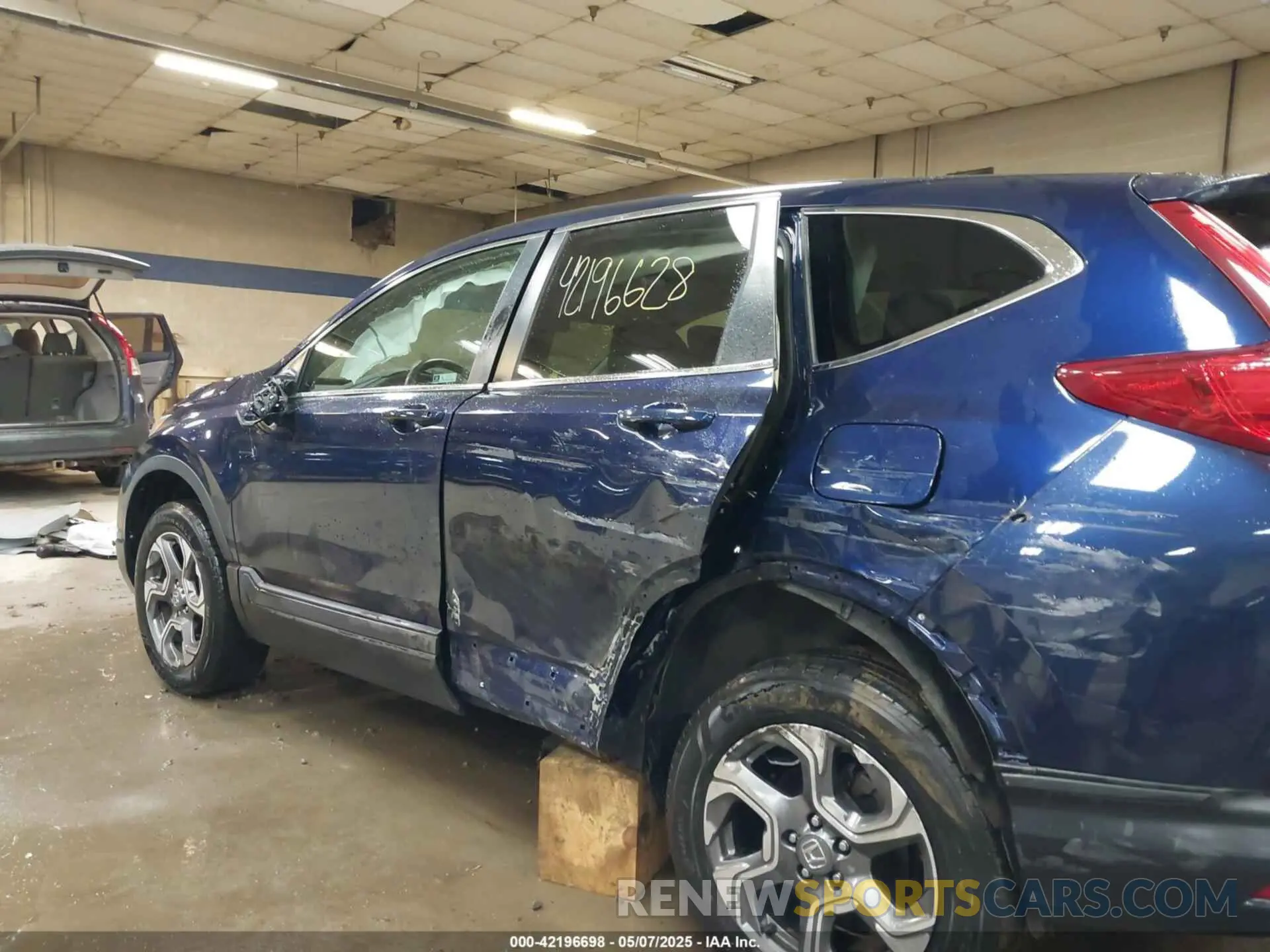 6 Photograph of a damaged car 5J6RW2H85KA000269 HONDA CR-V 2019